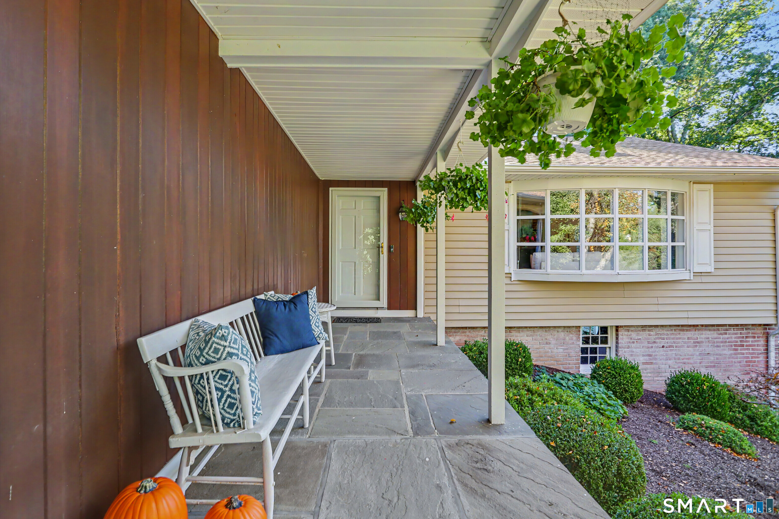 Photo 2 of Single family home for sale at 4 Lookout Ln, Westport, CT 06880 | MLS# 24204801 | Listing updated on 2026-10-08