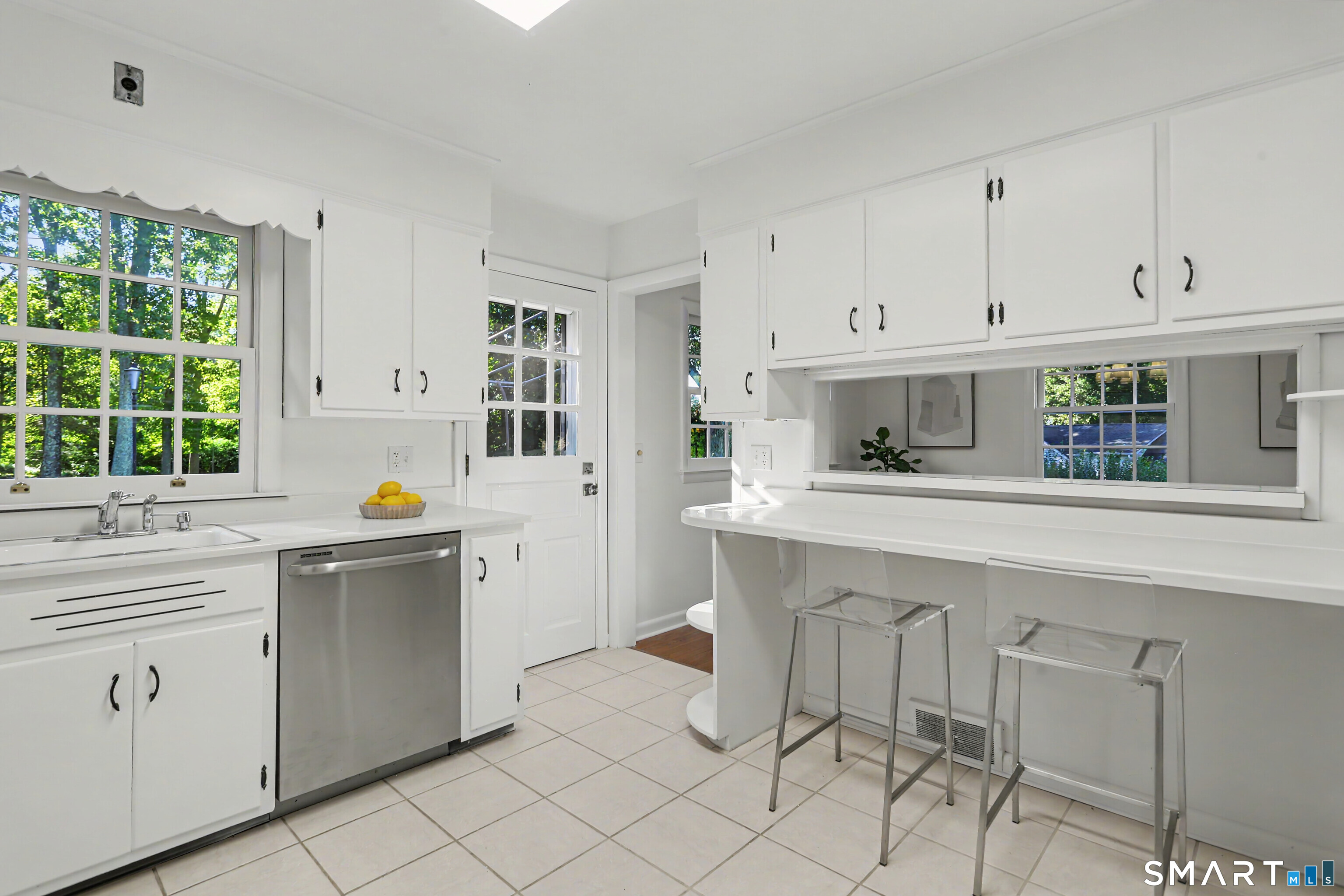 4 Lookout Lane, Greens Farms, Westport, CT 06880