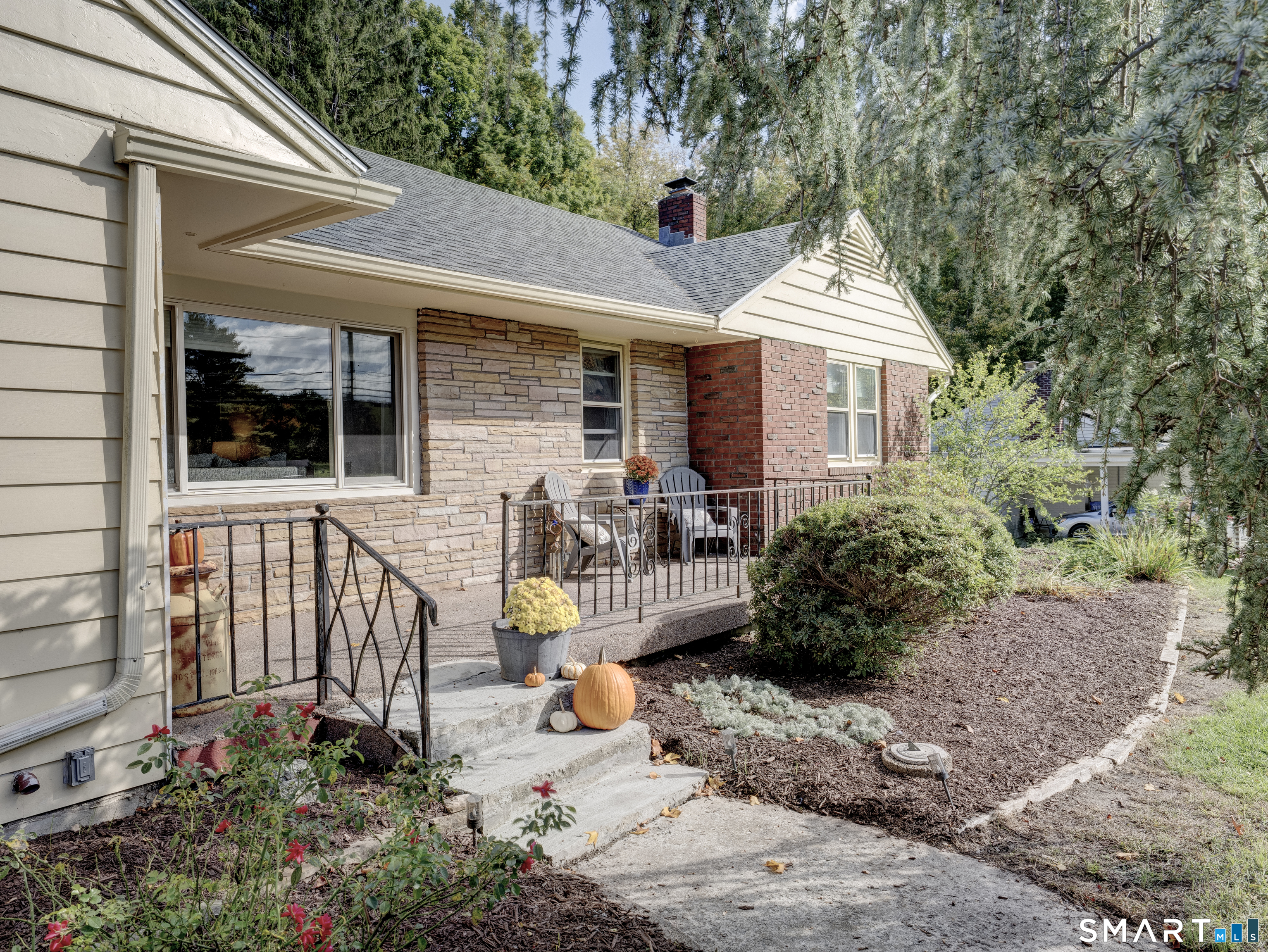 Photo 3 of Single family home for sale at 375 S Main St, Manchester, CT 06040 | MLS# 24211648 | Listing updated on 2026-10-10