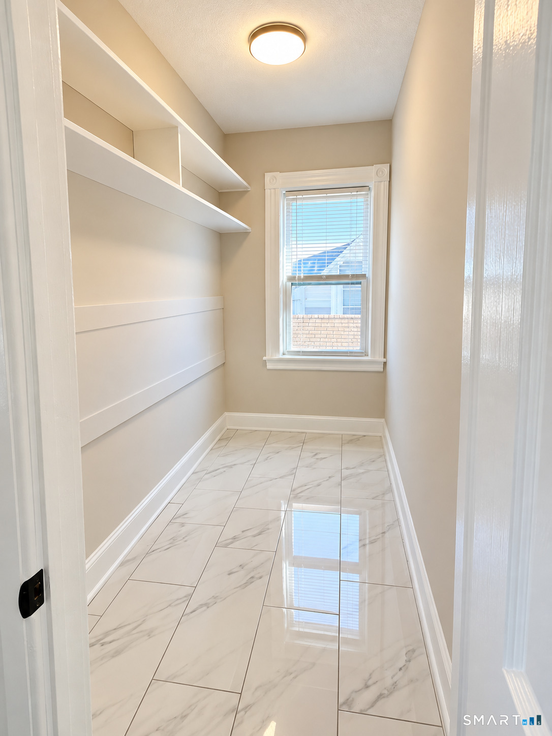 Foto 6 de Apartamento en renta en 725 Beechwood Avenue #2, Bridgeport, CT — $2,300/mes