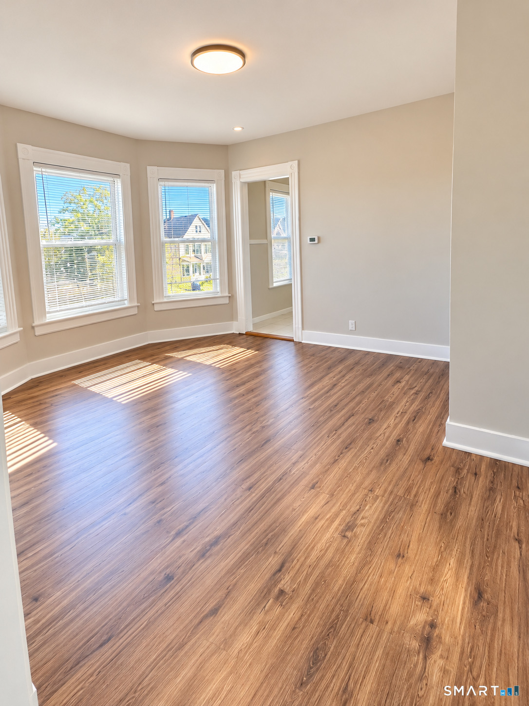 Foto 7 de Apartamento en renta en 725 Beechwood Avenue #2, Bridgeport, CT — $2,300/mes