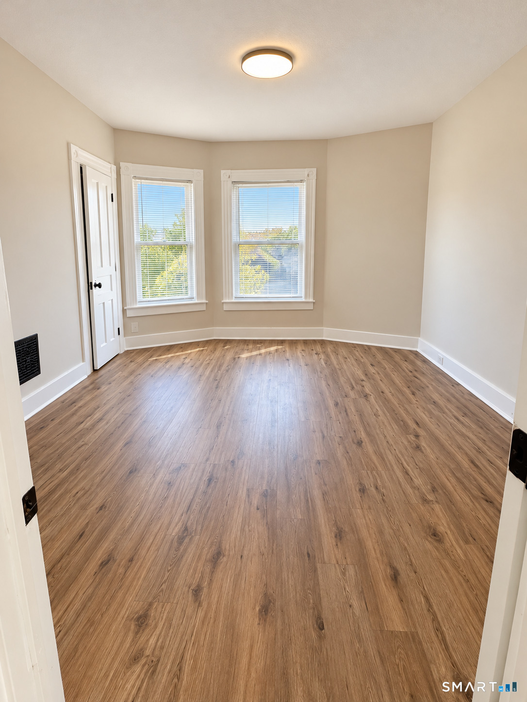Foto 9 de Apartamento en renta en 725 Beechwood Avenue #2, Bridgeport, CT — $2,300/mes