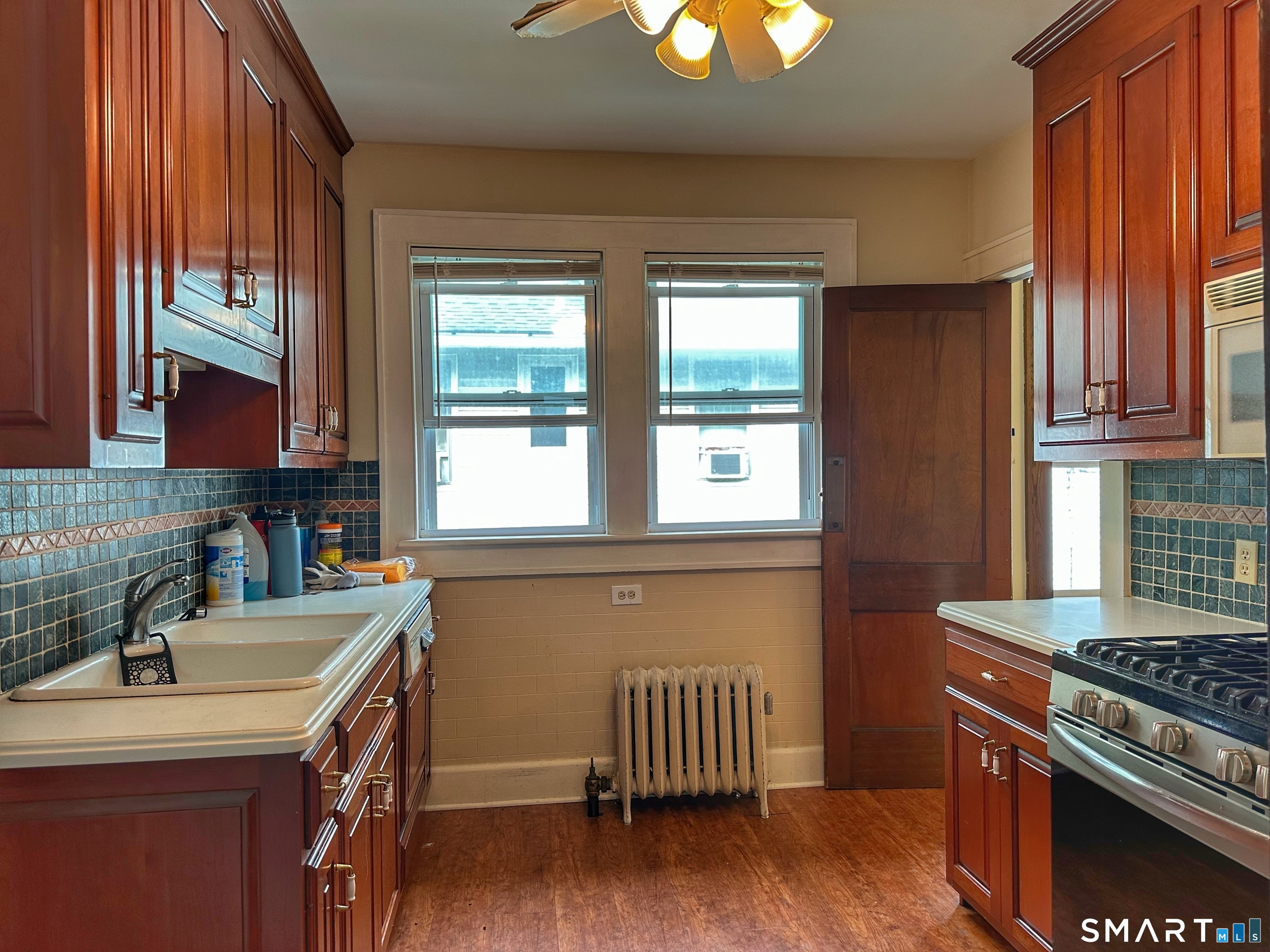 Foto 6 de Apartamento en renta en 546 West Taft Avenue, Bridgeport, CT — $2,200/mes