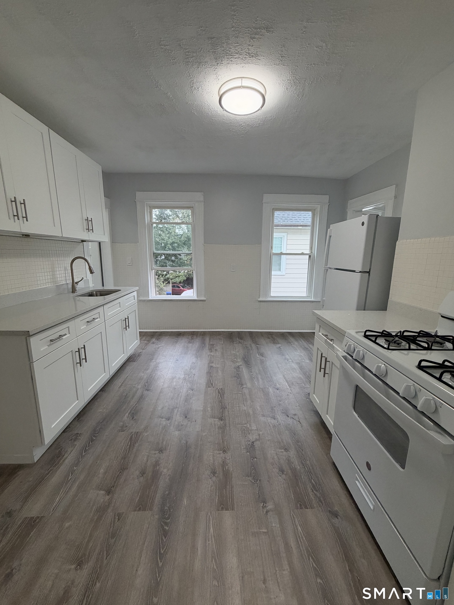 Foto 8 de Apartamento en renta en 319 Maplewood Avenue #2, Bridgeport, CT — $2,100/mes