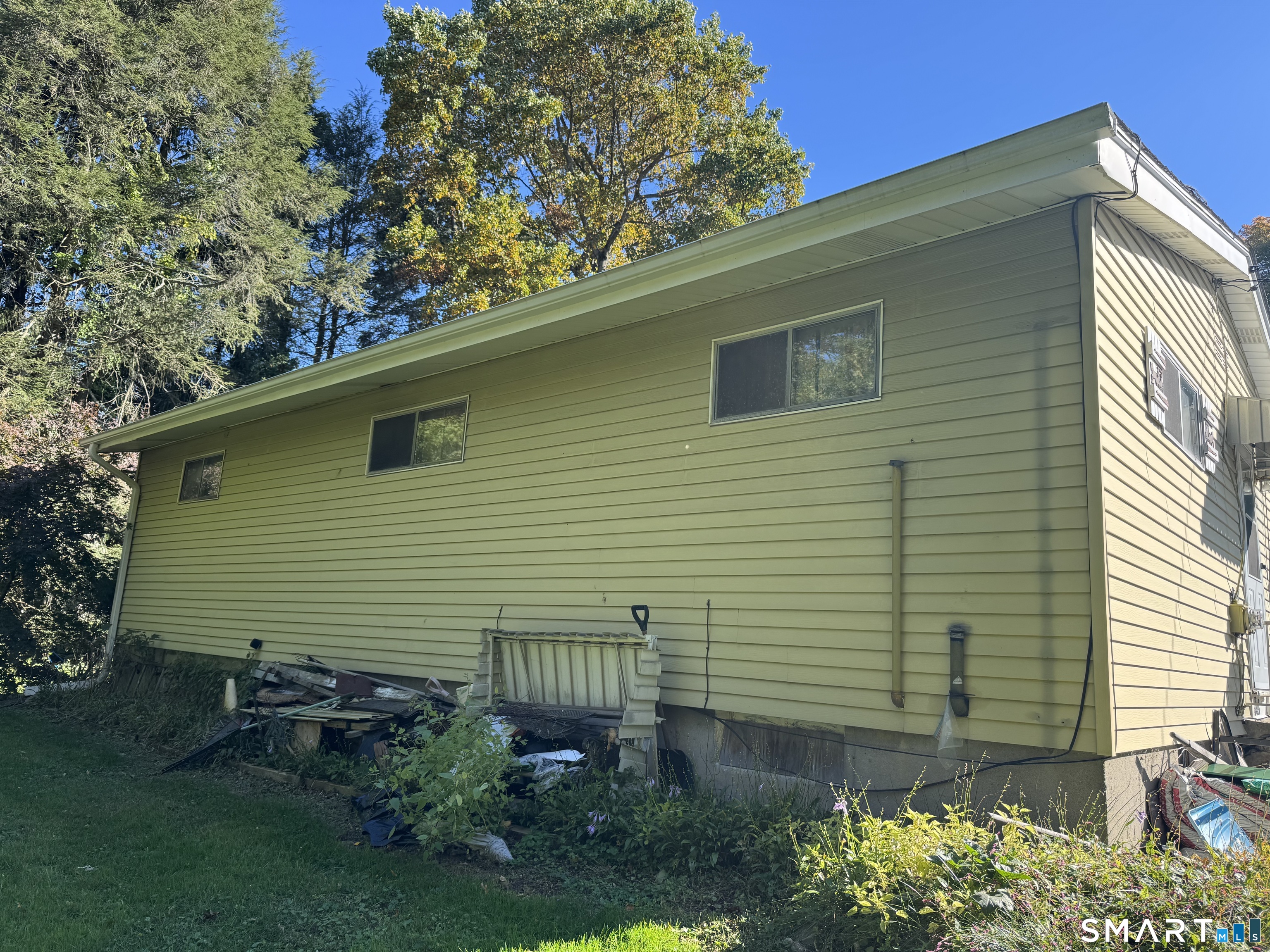 Photo 3 of Single family home for sale at 721 Maple Hl Rd, Naugatuck, CT 06770 | MLS# 24212569 | Listing updated on 2026-10-08