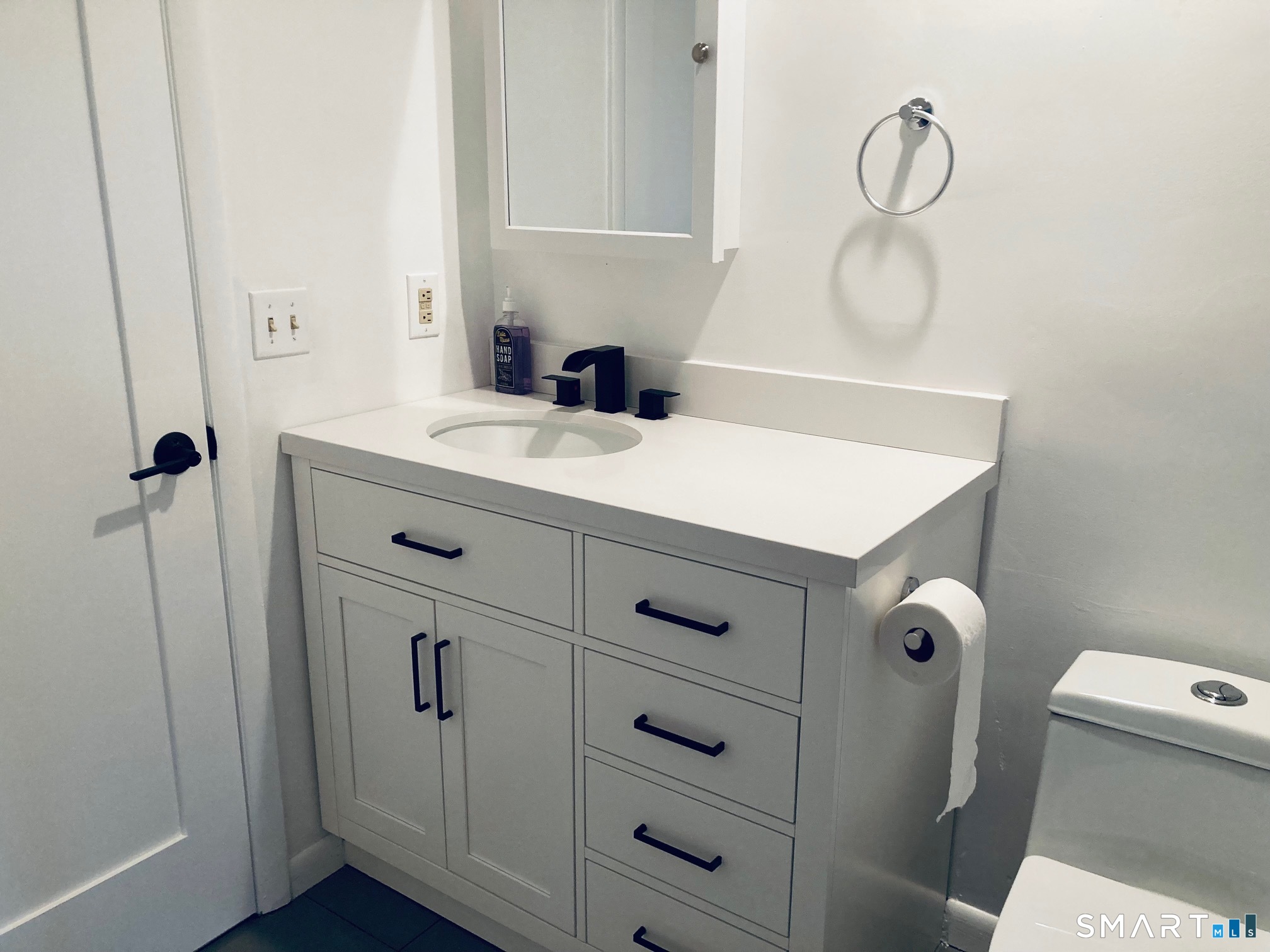 Foto 7 de Condominio en venta en 166 Old Brookfield Road #20B2, Danbury, CT — $329,000