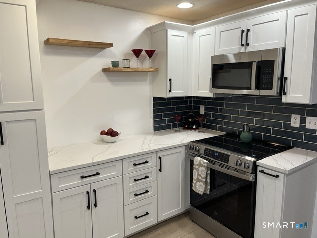 166 Old Brookfield, Unit 20B2 photo 21