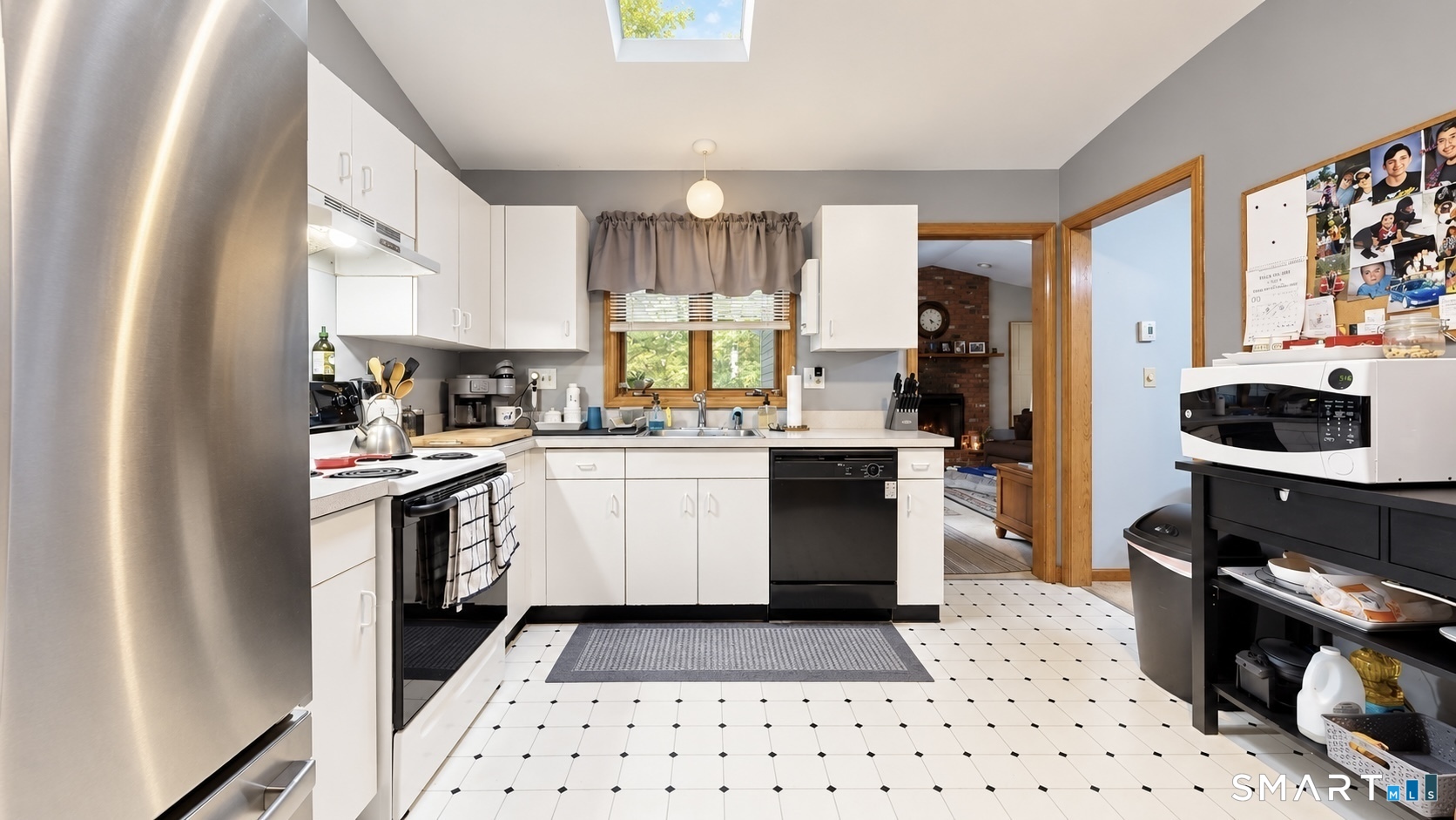 Photo 4 of Single family home for sale at 17 Pier Ct, Milford, CT 06460 | MLS# 24212878 | Listing updated on 2026-10-08