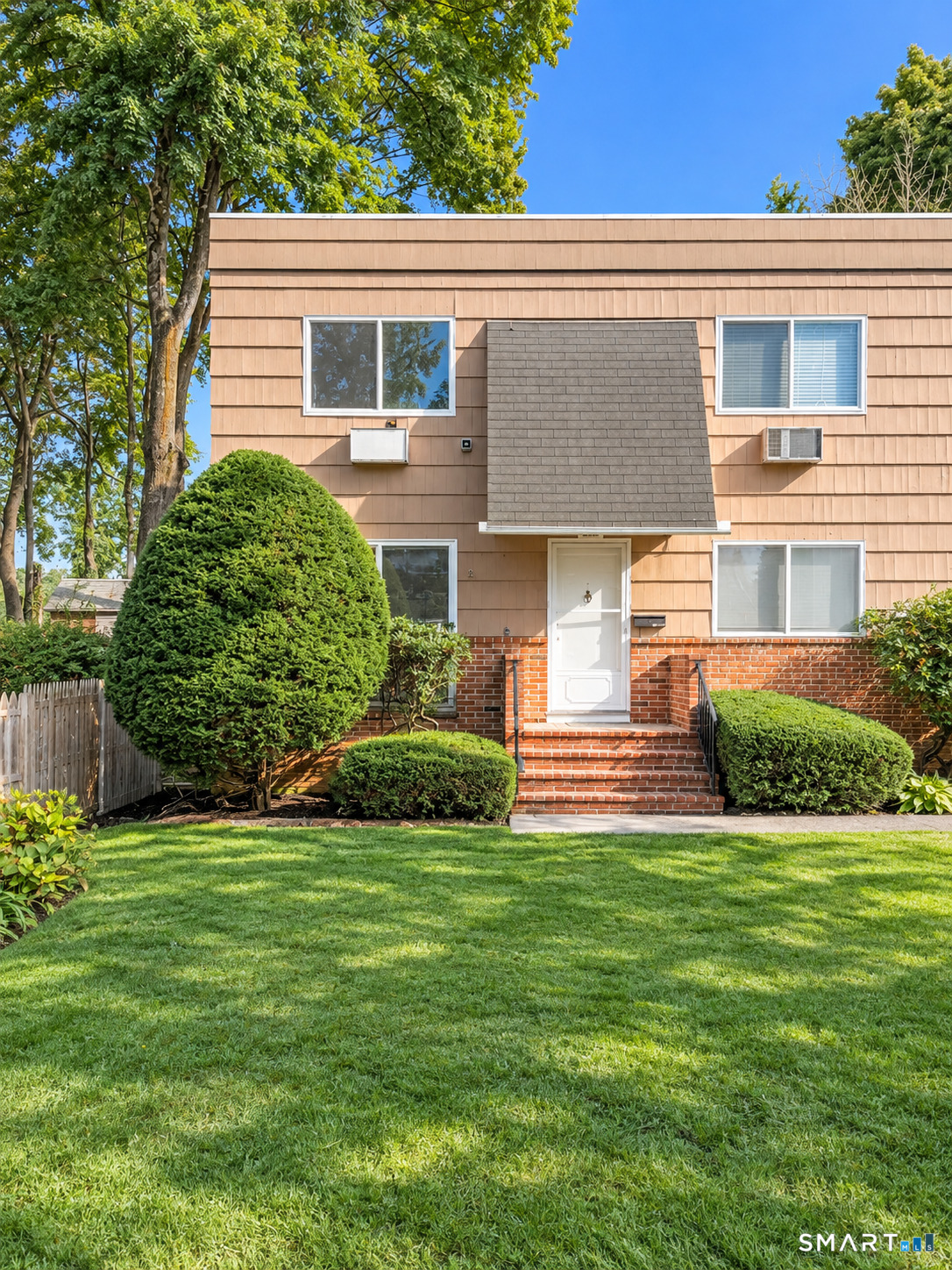 Photo 3 of Townhouse for sale at 201 Highview Ave #A1, Stamford, CT 06907 | MLS# 24209126 | Listing updated on 2026-10-08
