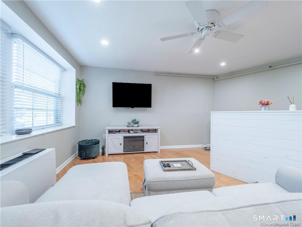 Foto 7 de Condominio en renta en 25 Grand Street #164, Norwalk, CT — $2,000/mes