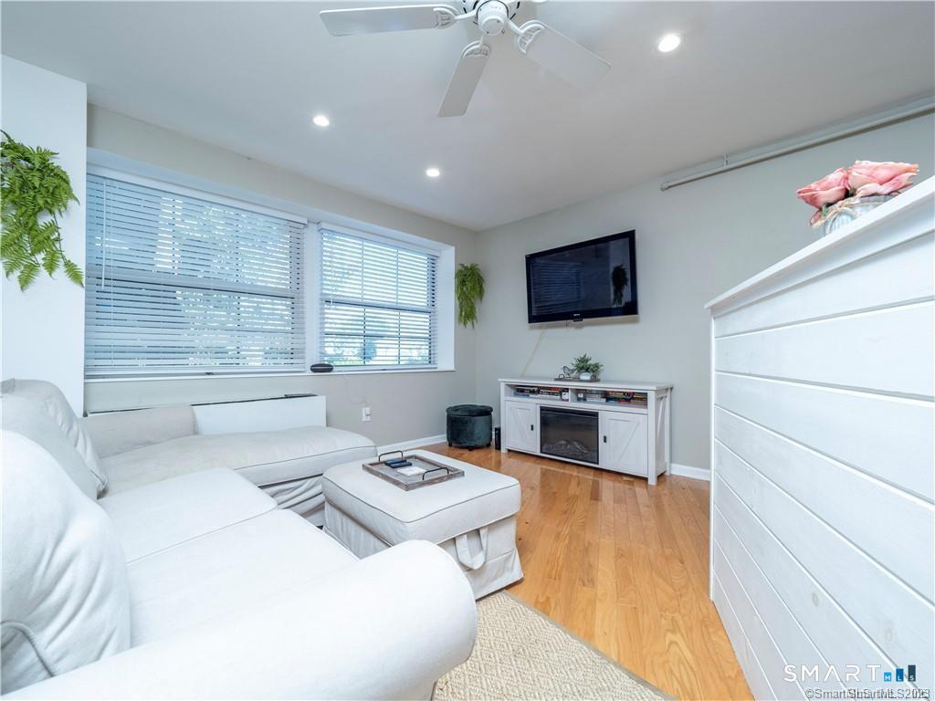 Foto 8 de Condominio en renta en 25 Grand Street #164, Norwalk, CT — $2,000/mes