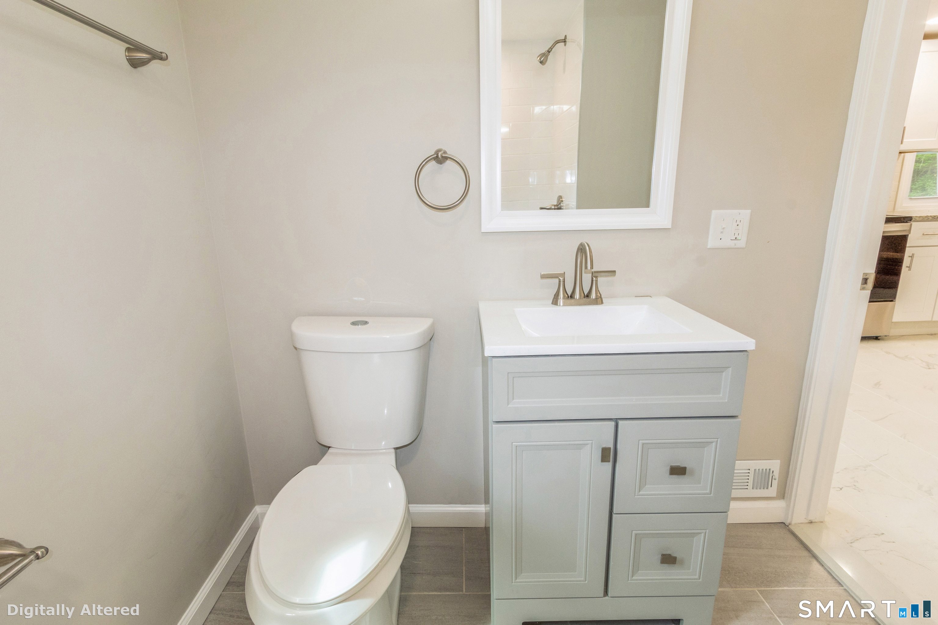 Foto 7 de Casa en venta en 13 Jeanette Street, Monroe, CT — $560,000
