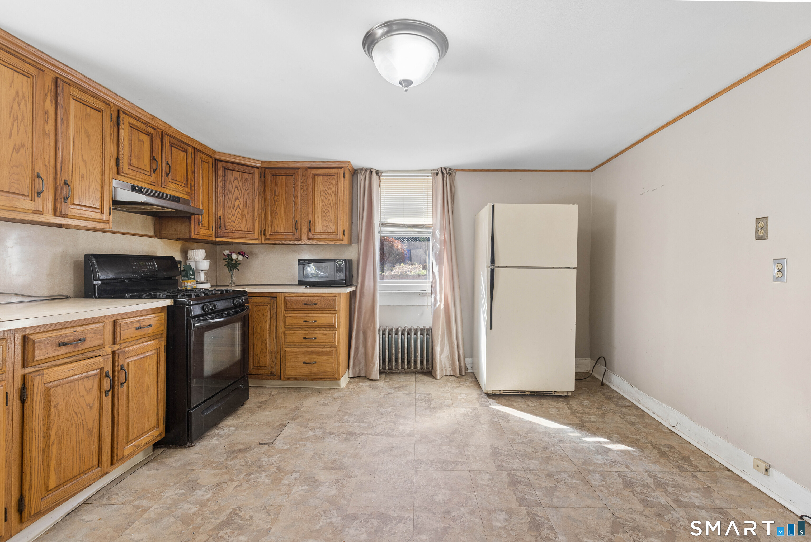 Photo 2 of Single family home for sale at 35 Edwards St, Hamden, CT 06517 | MLS# 24212074 | Listing updated on 2026-10-09