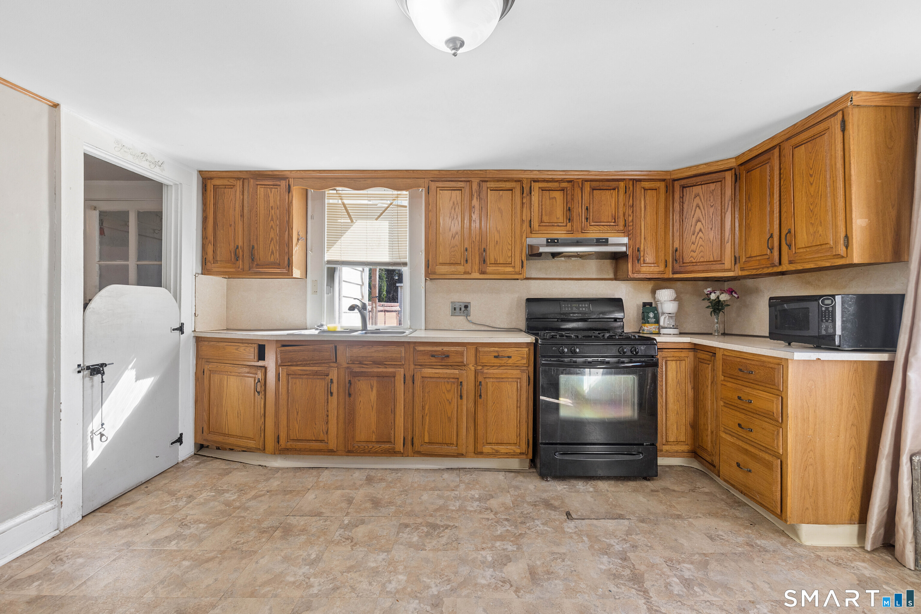 Photo 3 of Single family home for sale at 35 Edwards St, Hamden, CT 06517 | MLS# 24212074 | Listing updated on 2026-10-09