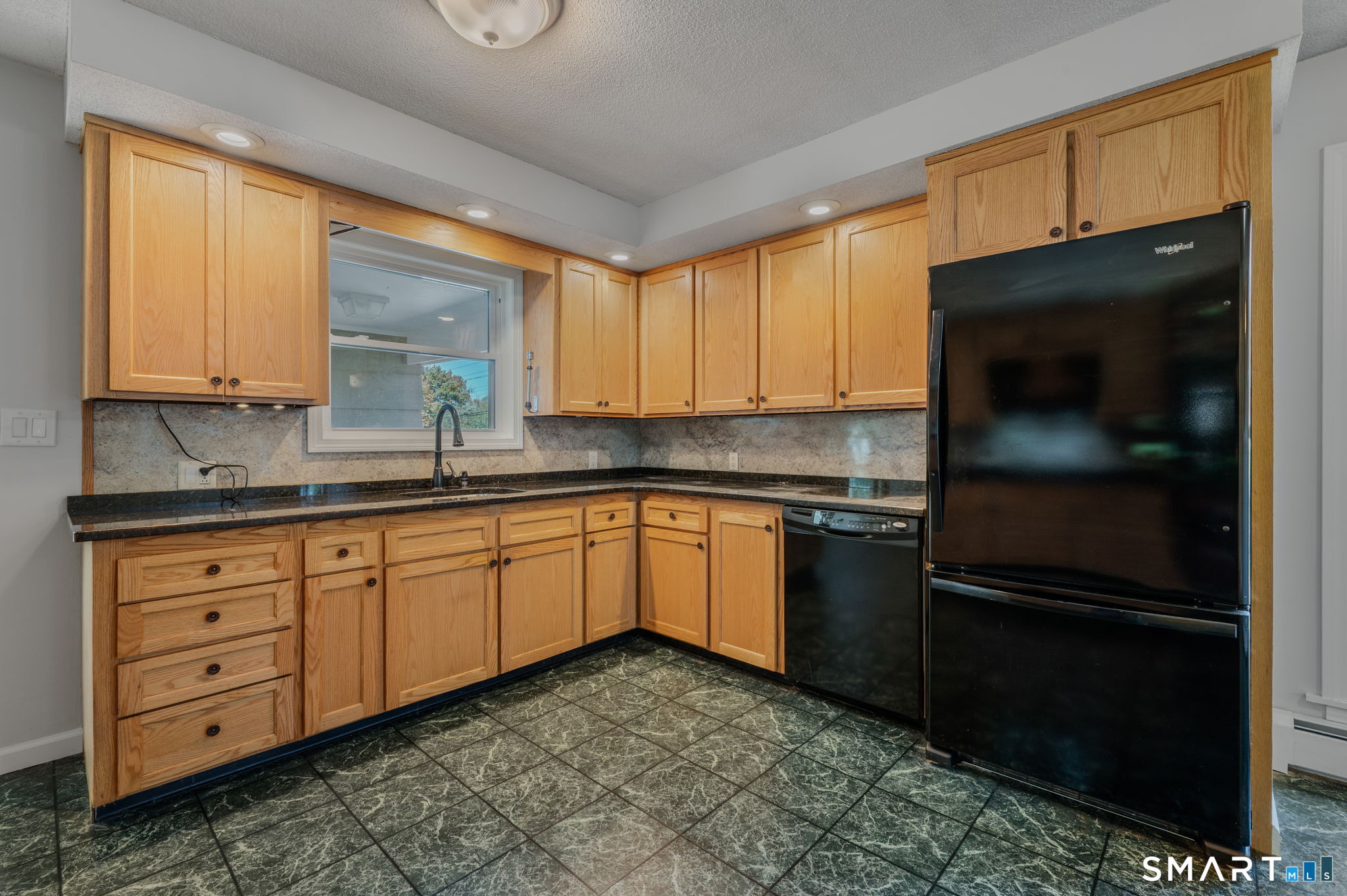 6 Nemczuk Drive, Norwich, CT 06360