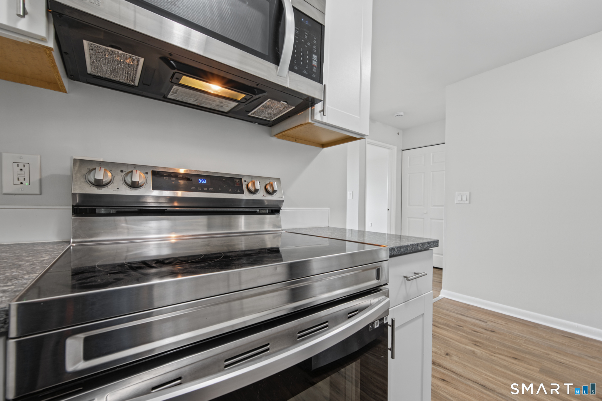 Foto 6 de Apartamento en renta en 45 Monroe Street #C17, Bridgeport, CT — $1,800/mes
