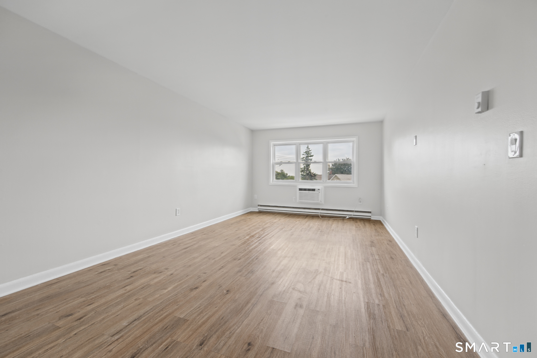 Foto 8 de Apartamento en renta en 45 Monroe Street #C17, Bridgeport, CT — $1,800/mes