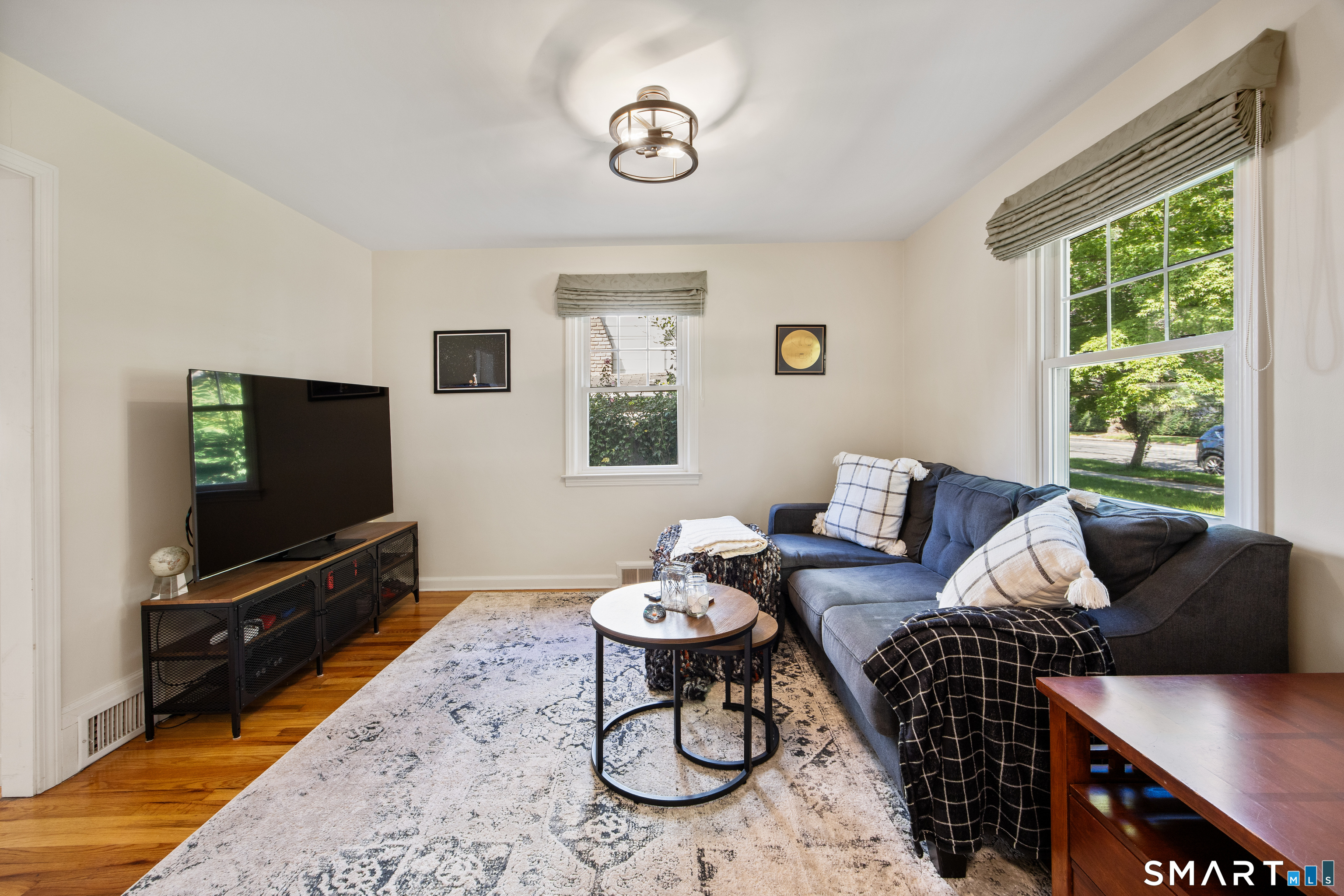 2084 Chapel Street photo 10