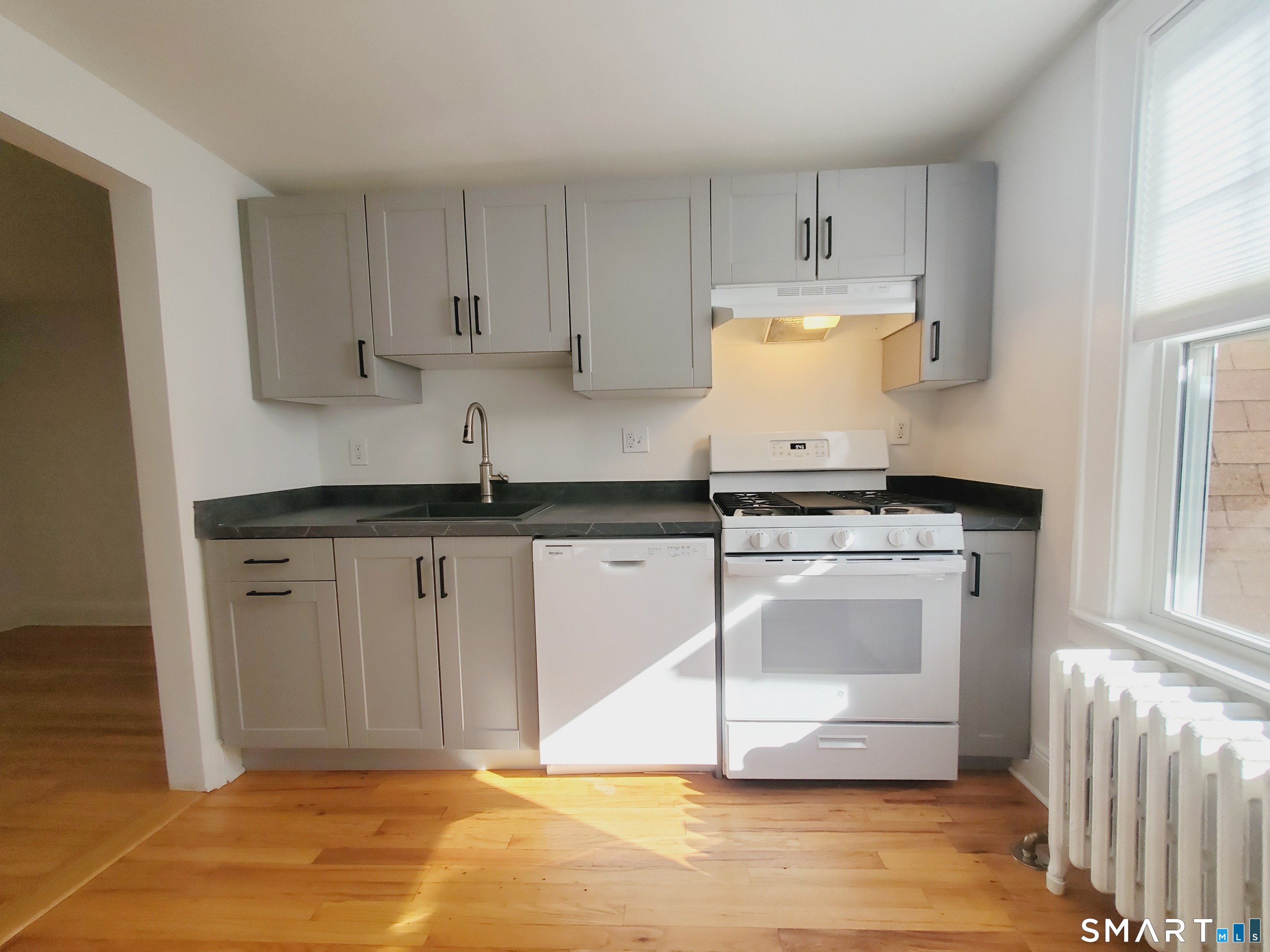 33 Holcomb Avenue, Stamford, Connecticut photo 1