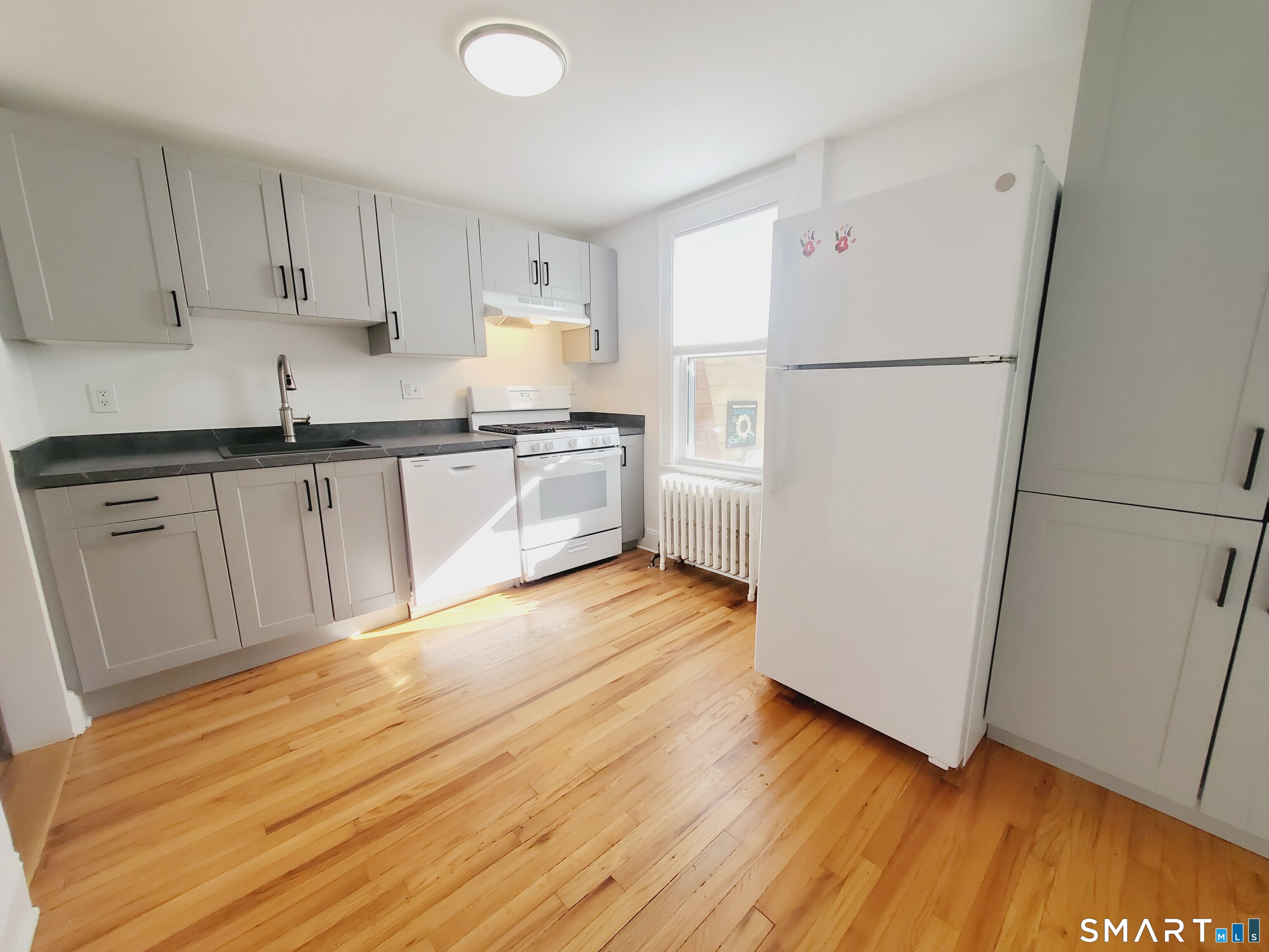 33 Holcomb Avenue, Stamford, Connecticut photo 2