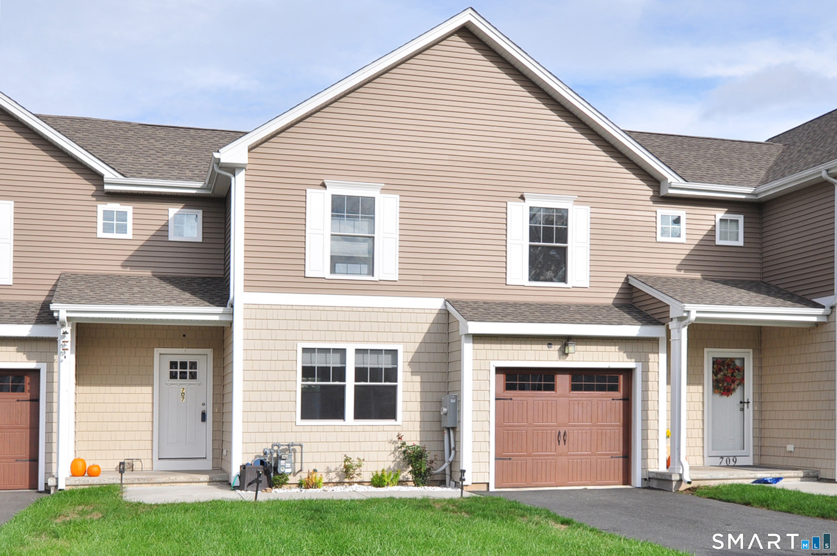 Property photo for 707 Old Village Circle, Windsor, CT