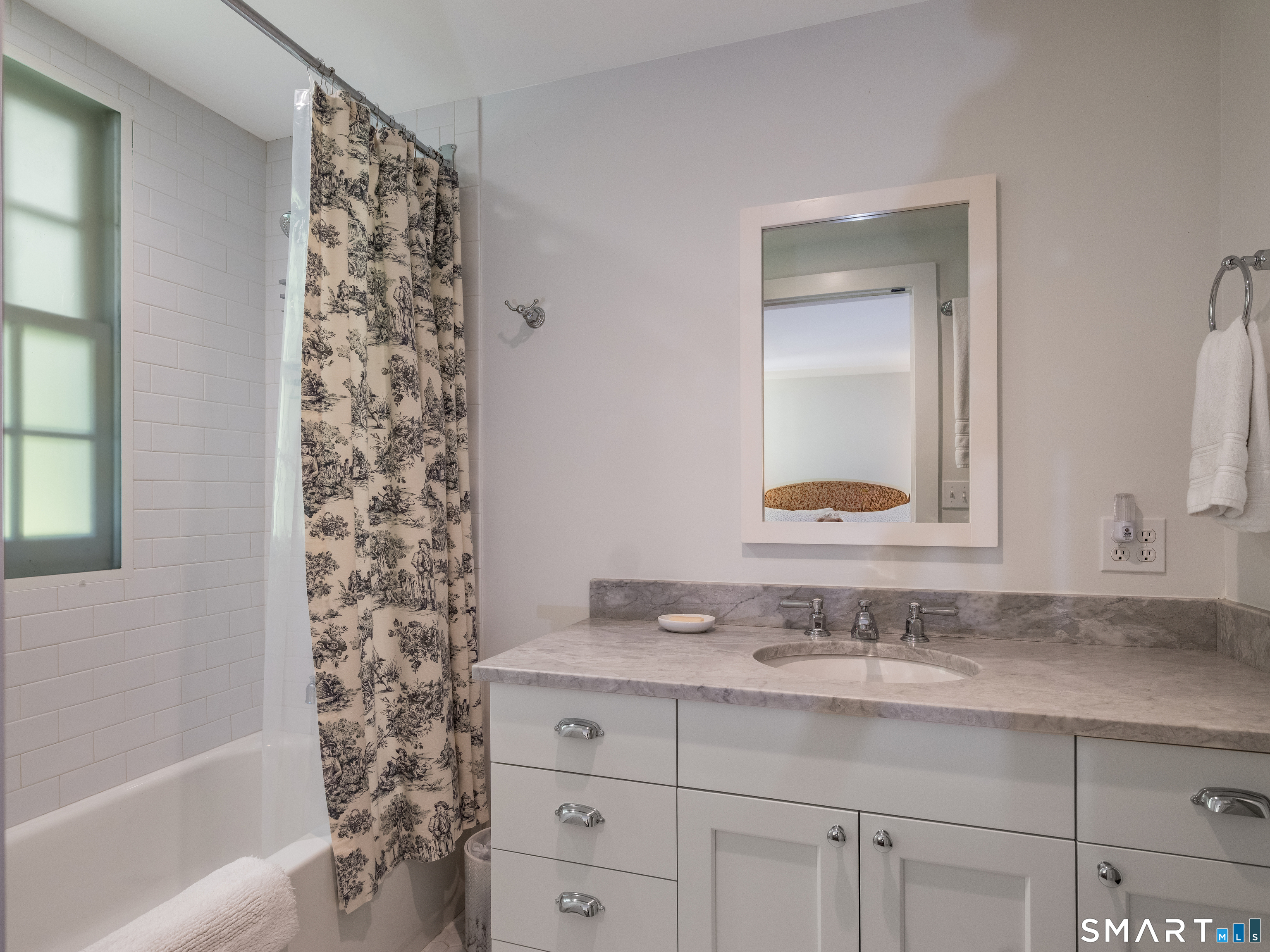 Full Bathroom for bedroom 2