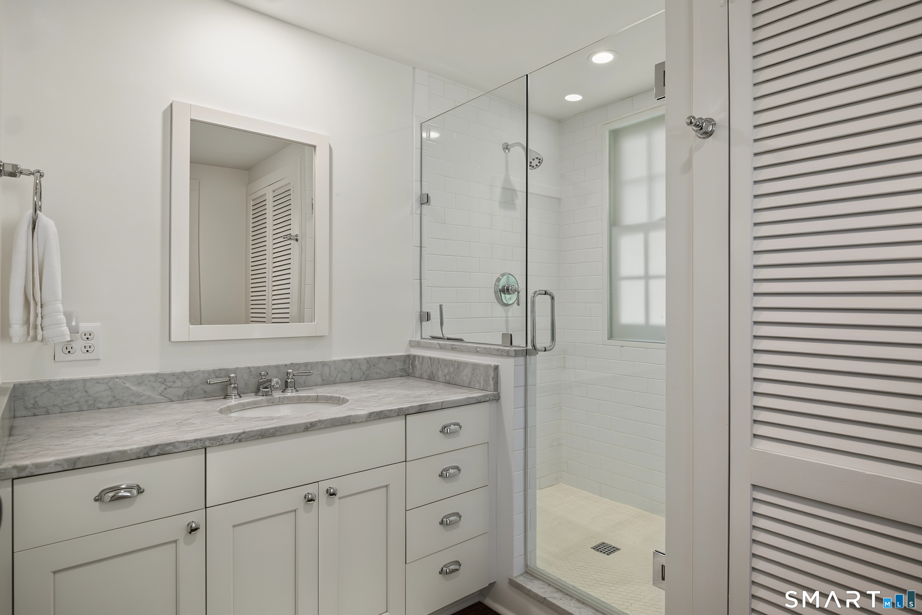 Full Bathroom for Bedroom 3