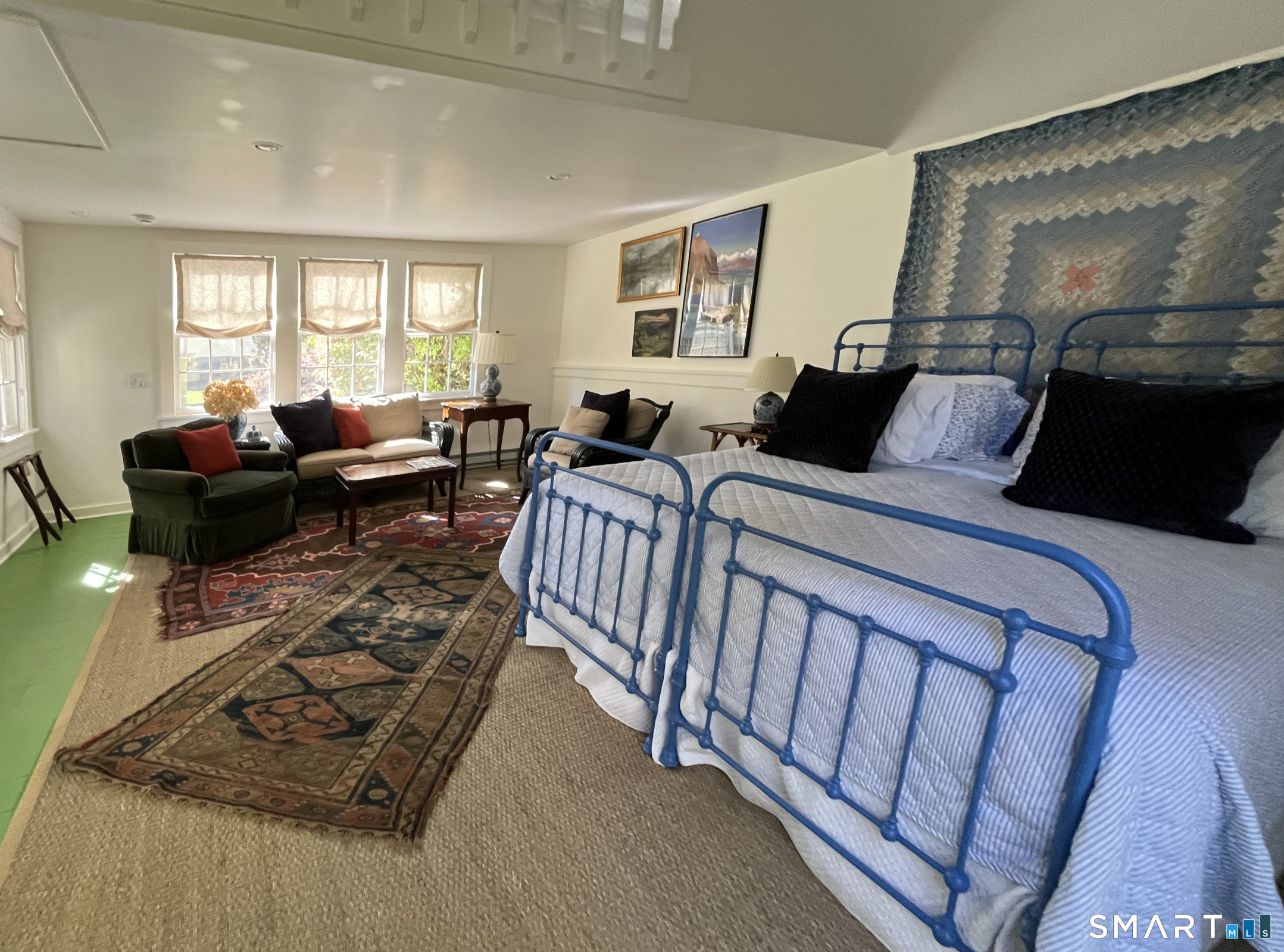 Guest Cottage Studio with Full Bathroom