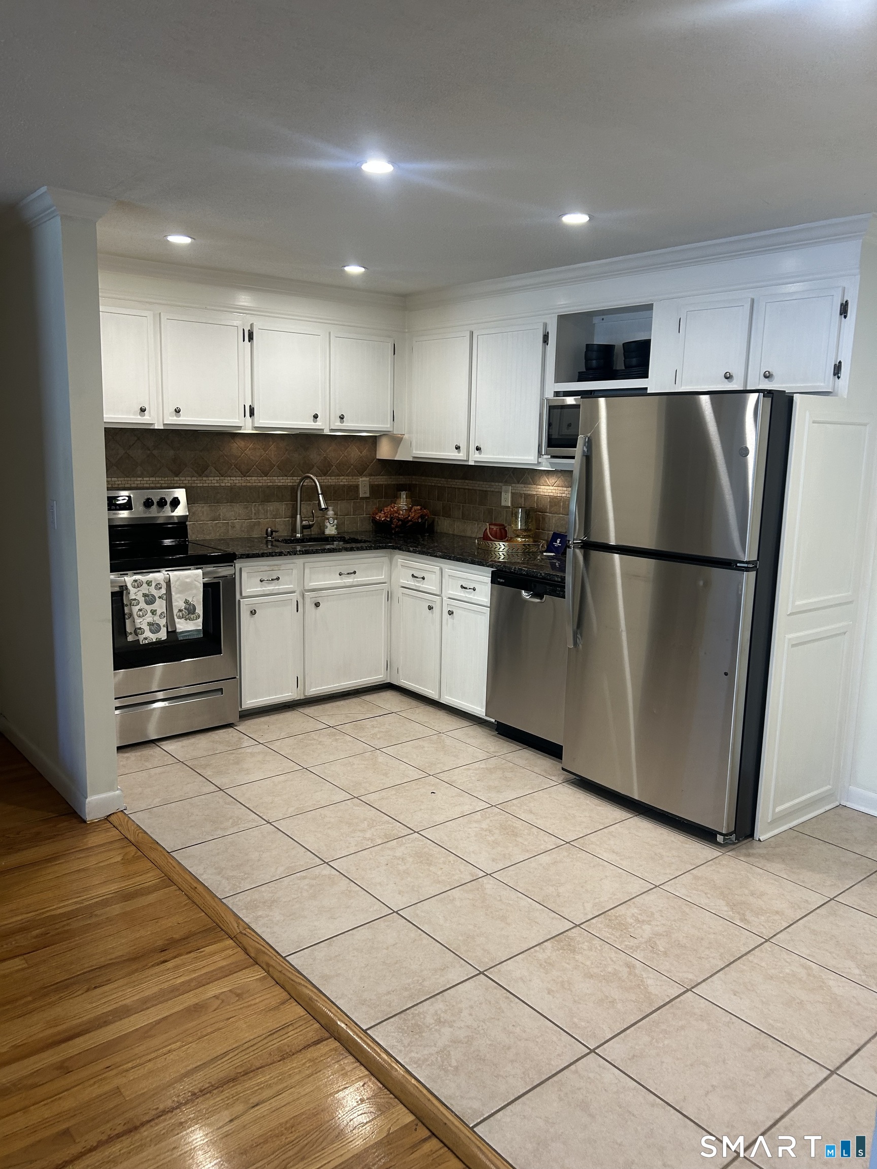 108 OAKWOOD Avenue, #B-1, Elmwood, West Hartford, CT 06119