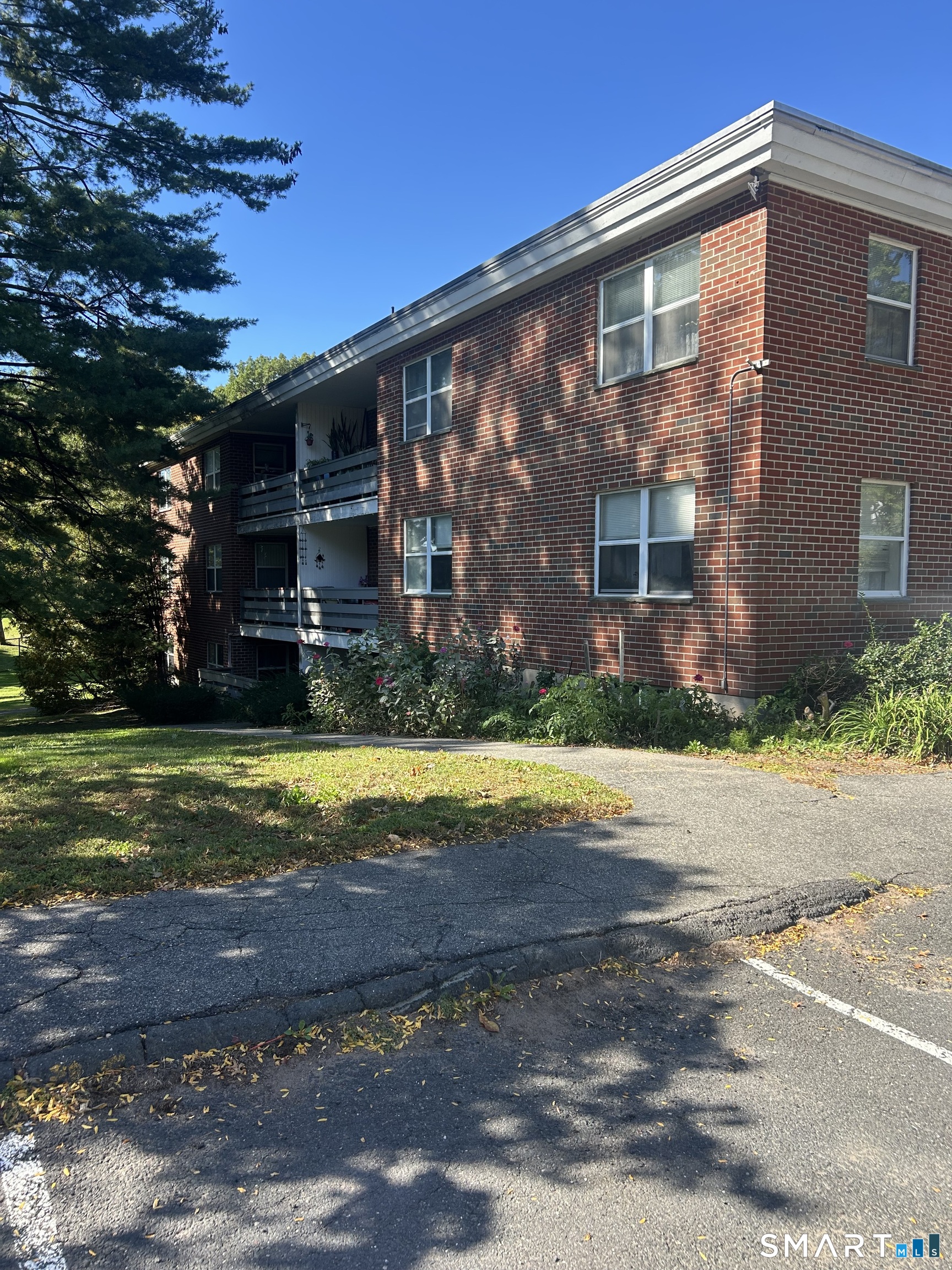 108 OAKWOOD Avenue, #B-1, Elmwood, West Hartford, CT 06119