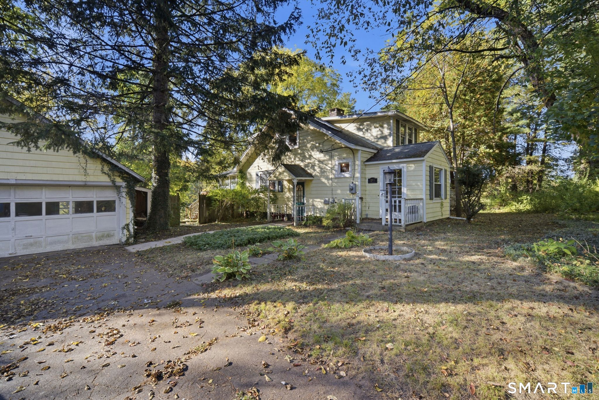 Photo 3 of Single family home for sale at 195 Waterville Rd, Farmington, CT 06032 | MLS# 24211953 | Listing updated on 2026-10-08
