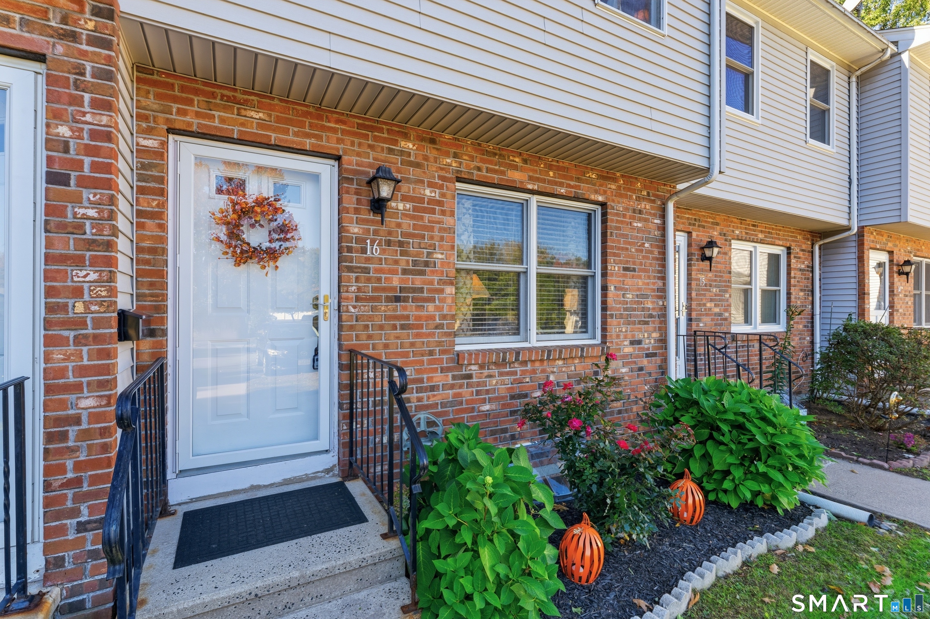 Townhouse for sale at 16 Vintner Pl #16, Enfield, CT 06082 | MLS# 24211732