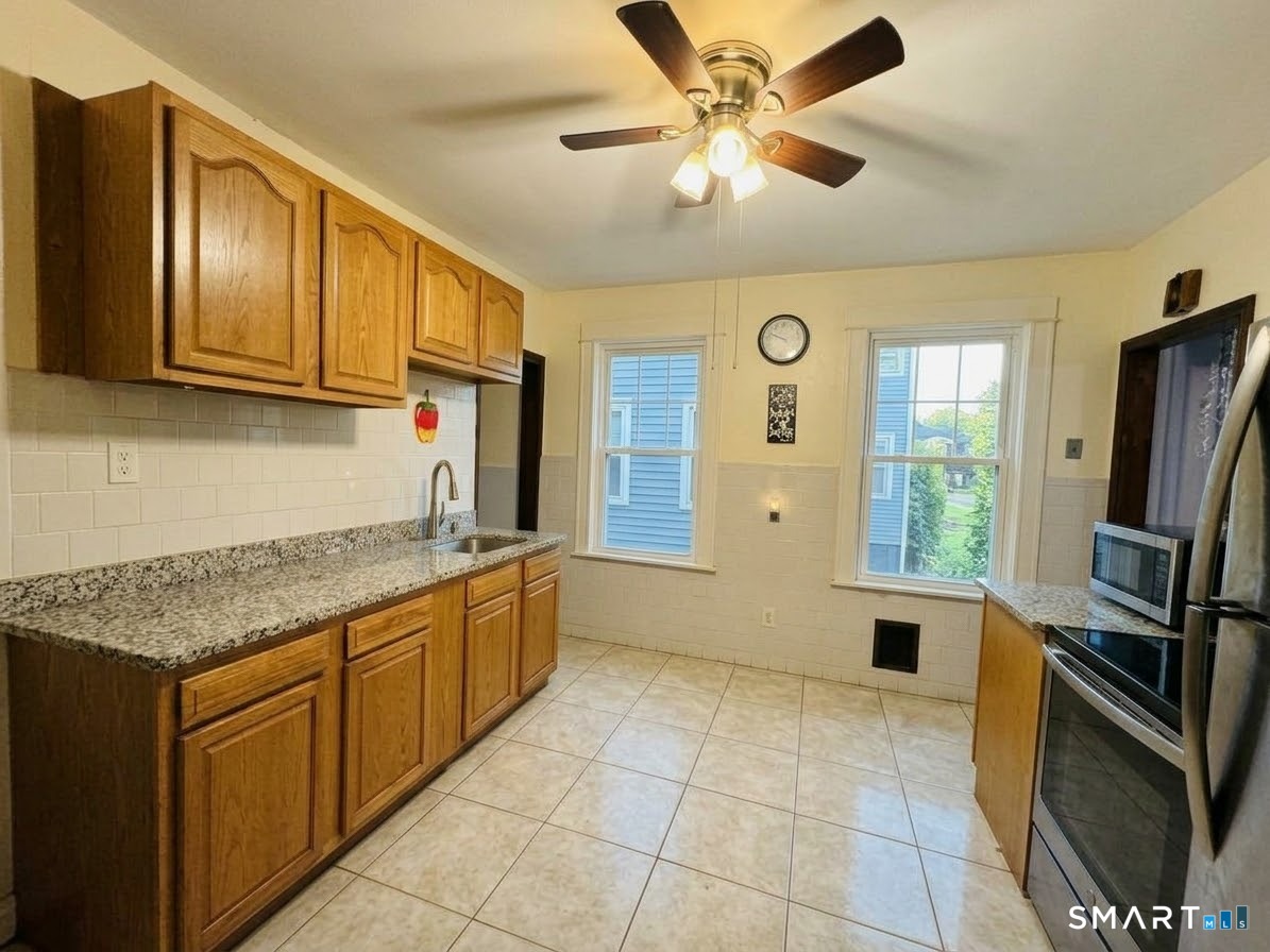 Foto 3 de Apartamento en renta en 164 French Street #1, Bridgeport, CT — $1,995/mes