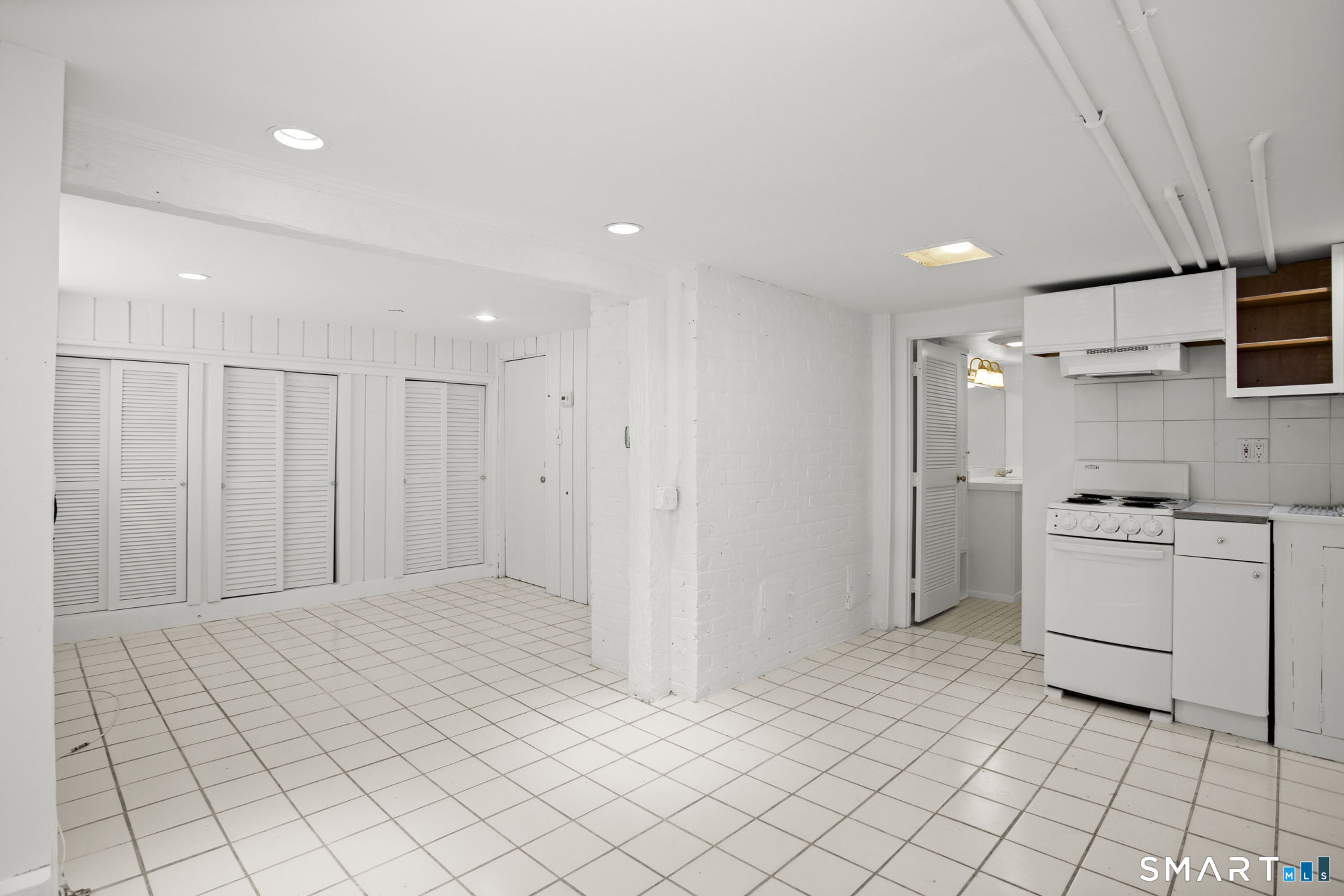 18 Claremont Street, Stamford, Connecticut photo 2