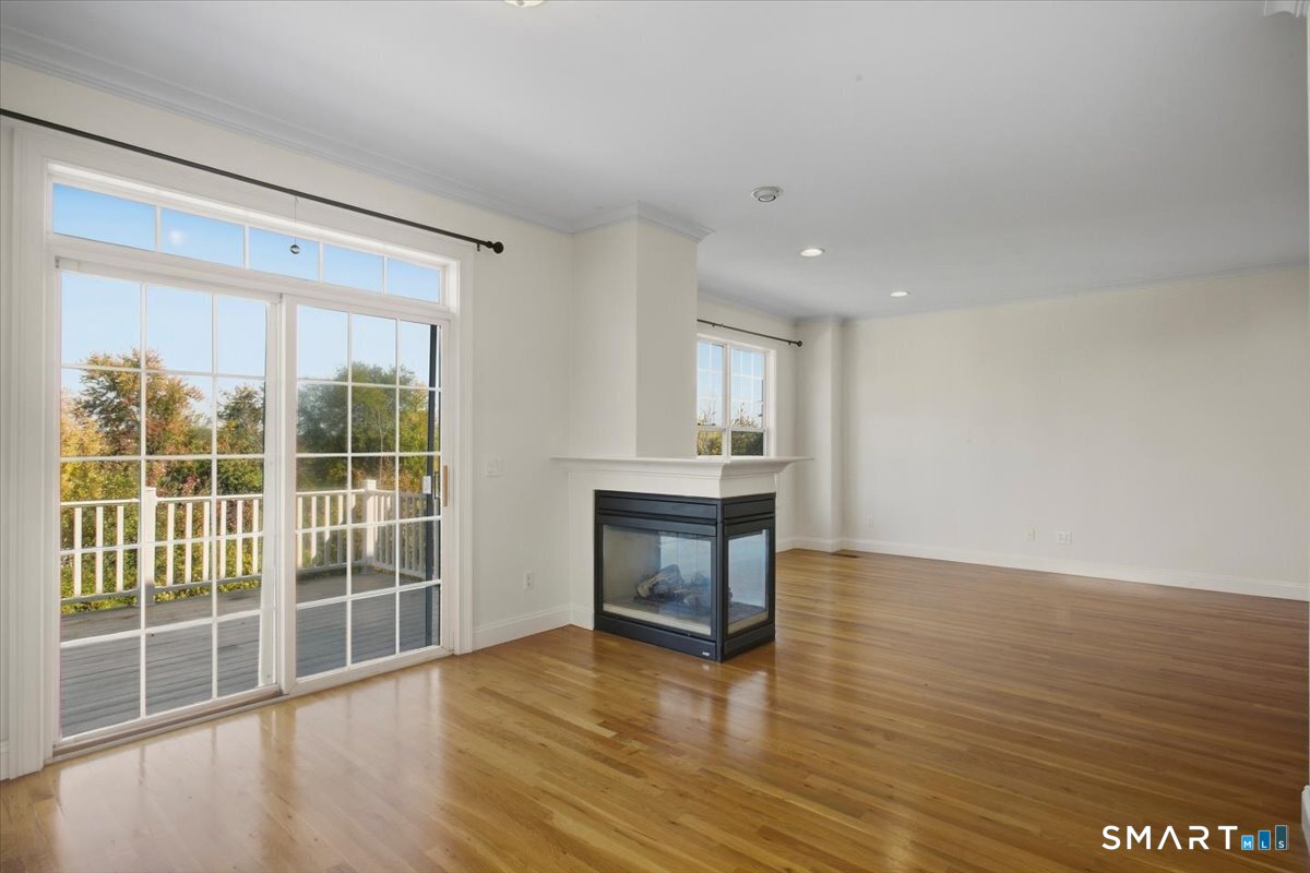 Foto 8 de Condominio en venta en 35 Maura Lane #35, Danbury, CT — $575,000