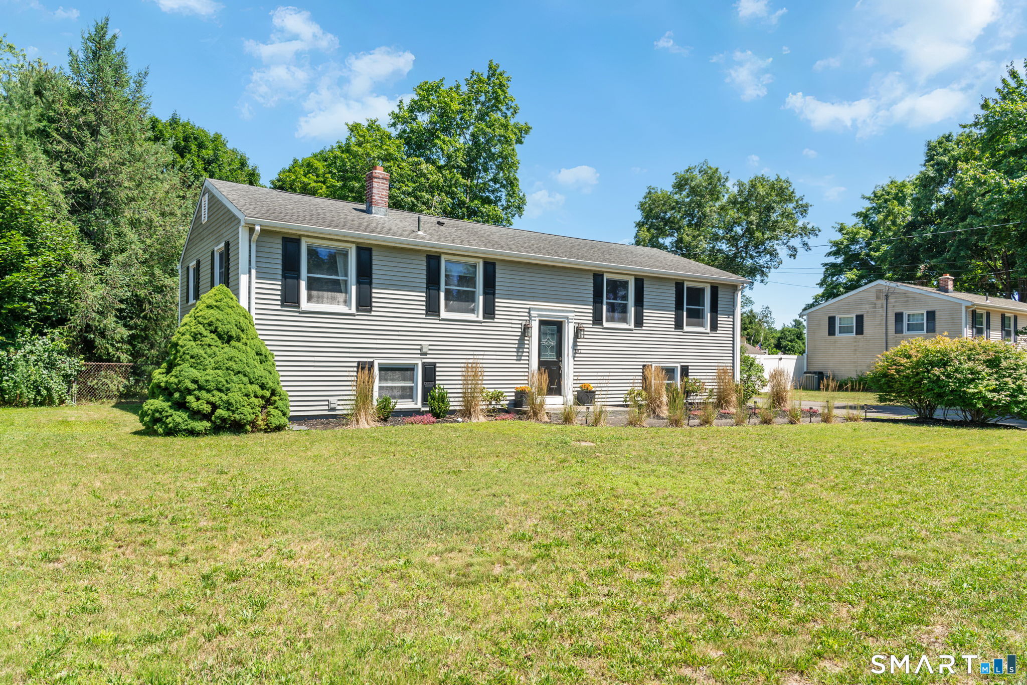 Photo 1 of Single family home for sale at 197 Manor Rd, Plantsville, CT 06479 | MLS# 24212939 | Listing updated on 2026-10-08
