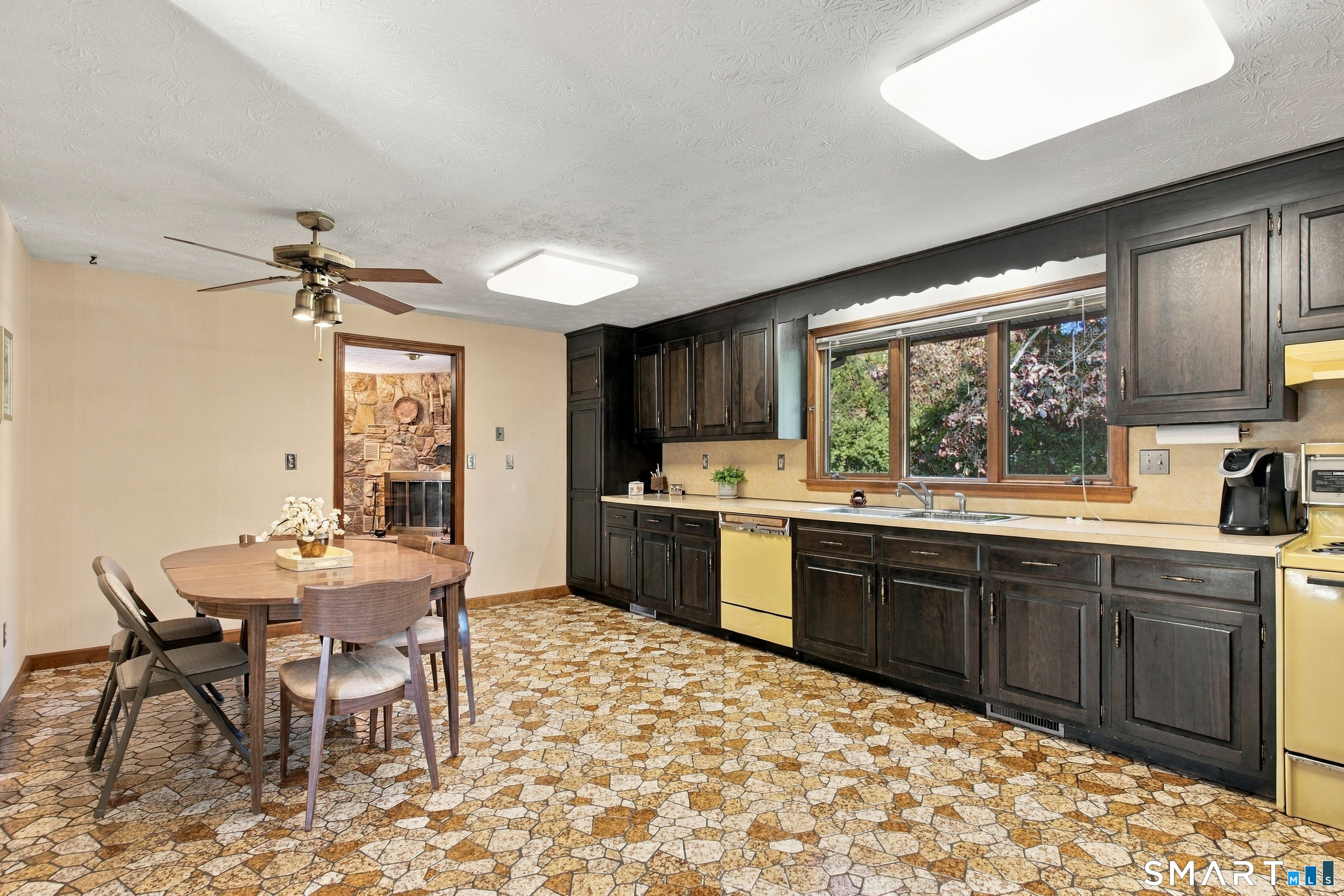 28 Angela Drive photo 15