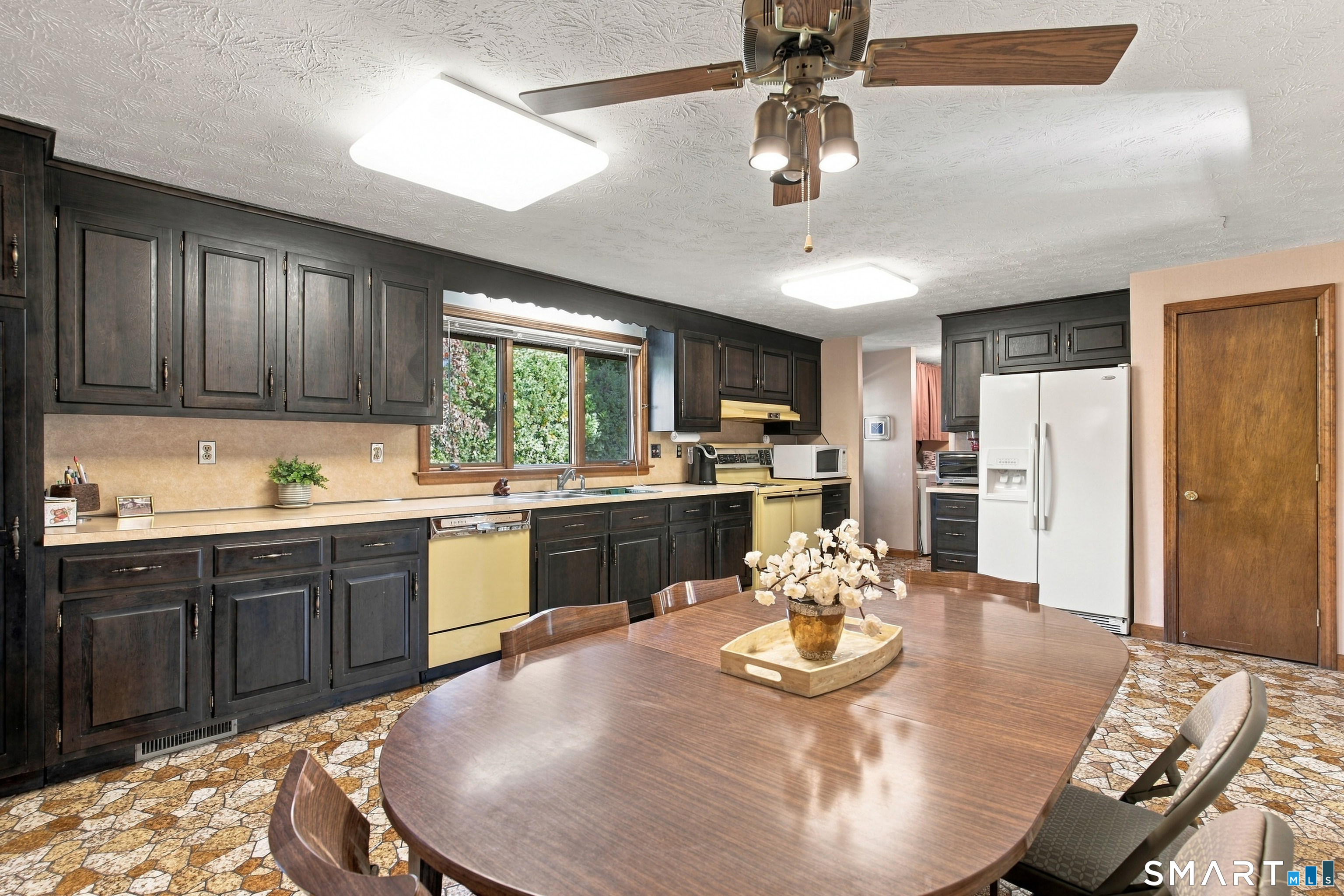 28 Angela Drive photo 16
