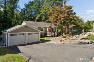 18 Southgate, Trumbull