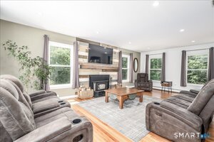 8 White Pine, Brookfield
