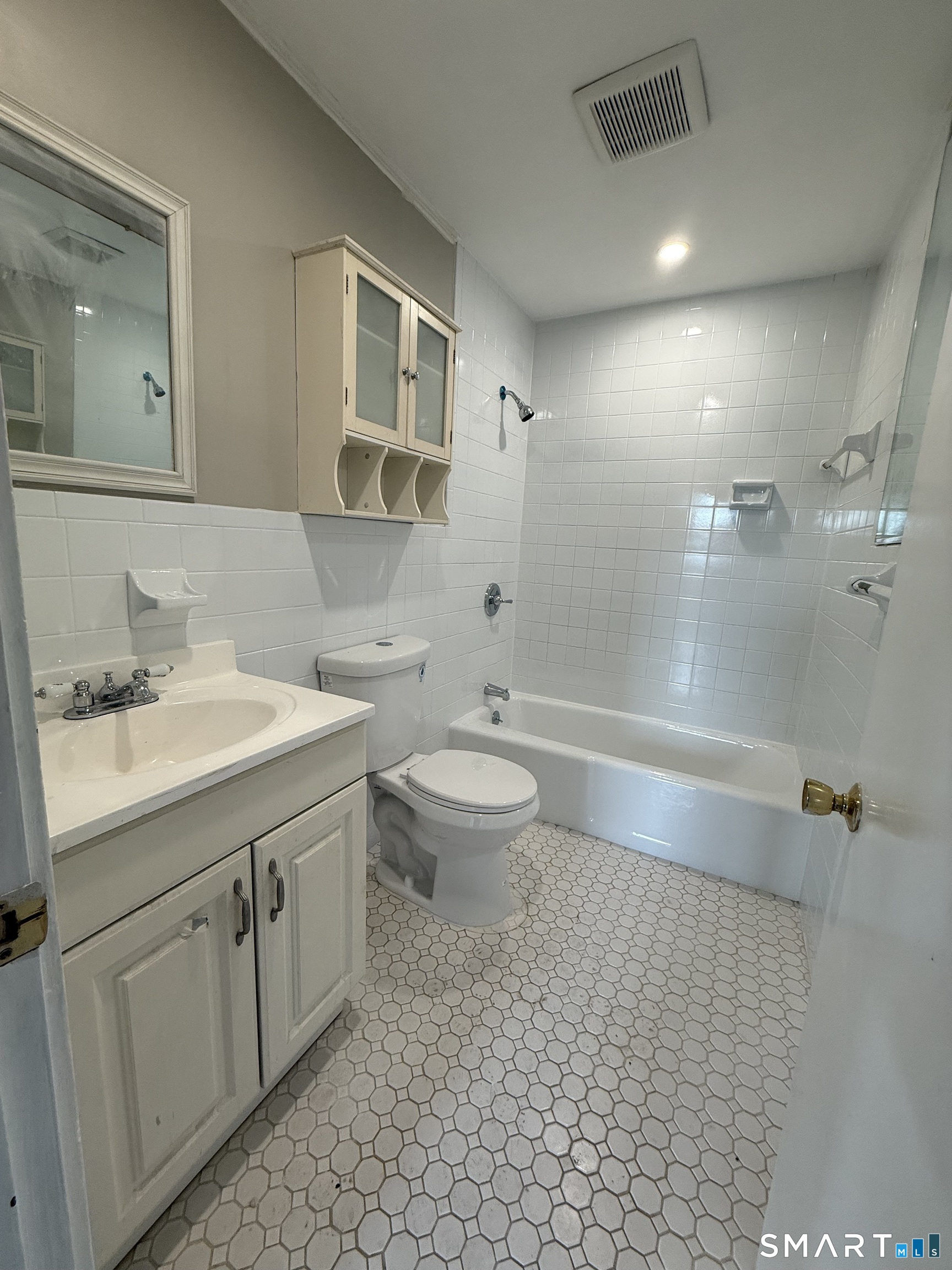 Foto 6 de Apartamento en renta en 168 Main Street #1, Norwalk, CT — $2,100/mes