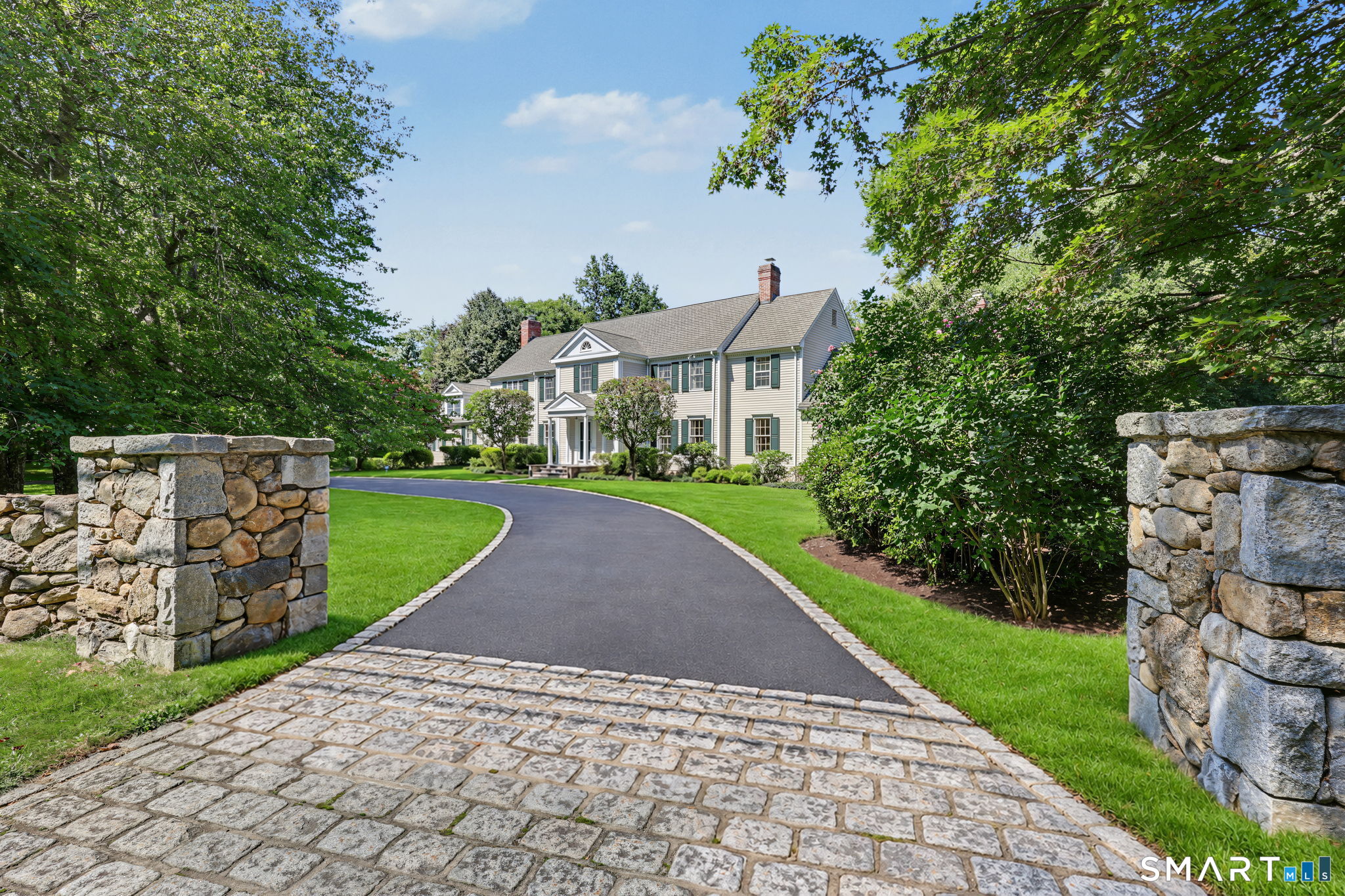 67 Hills Road in New Canaan