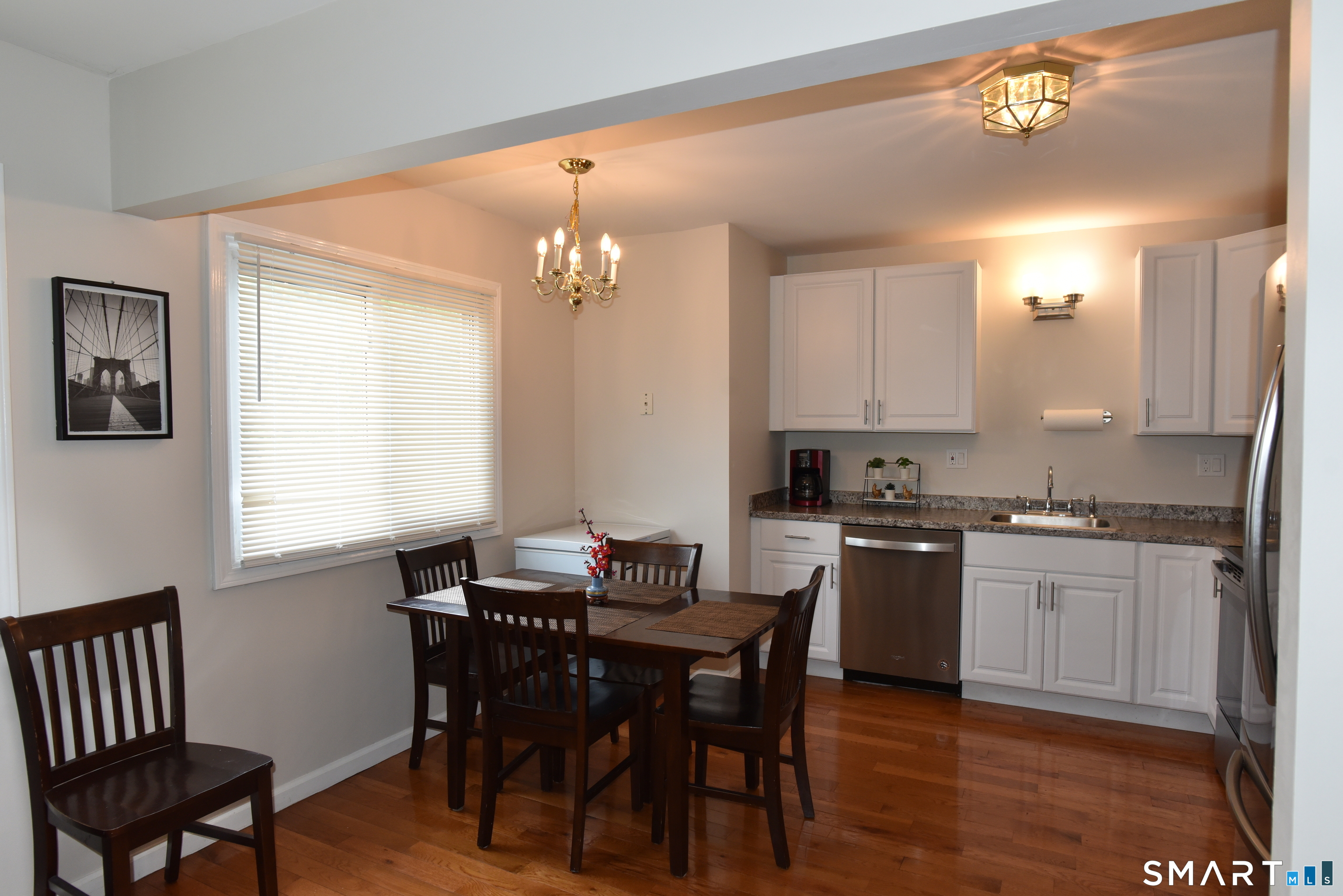 Foto 6 de Condominio en venta en 510 East Main Street #221, Stratford, CT — $354,000