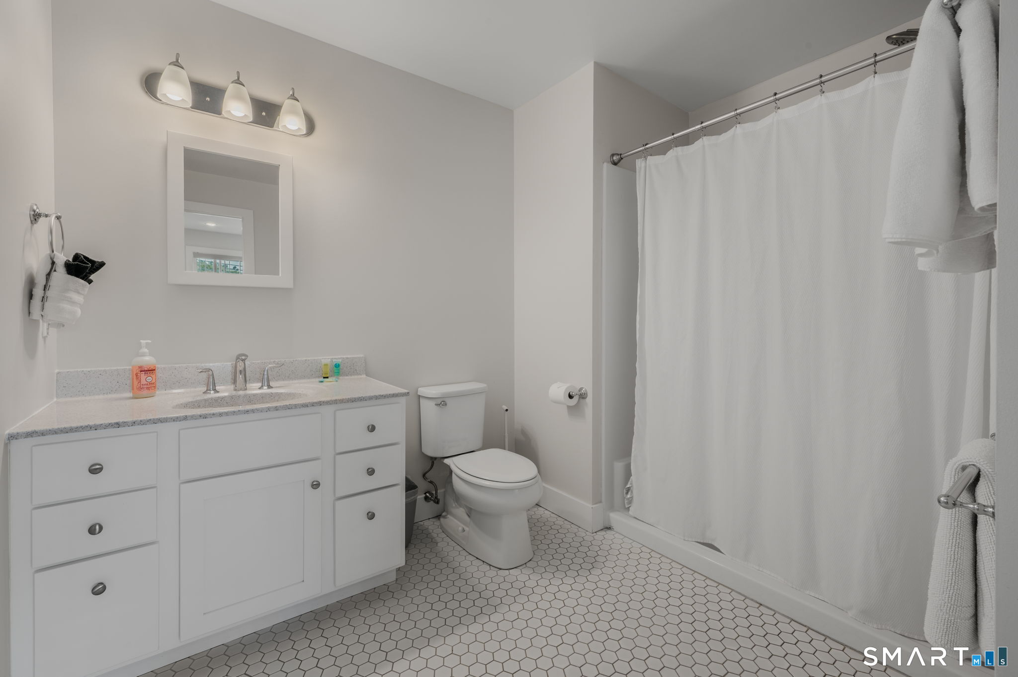 908 Stonington Road photo 16