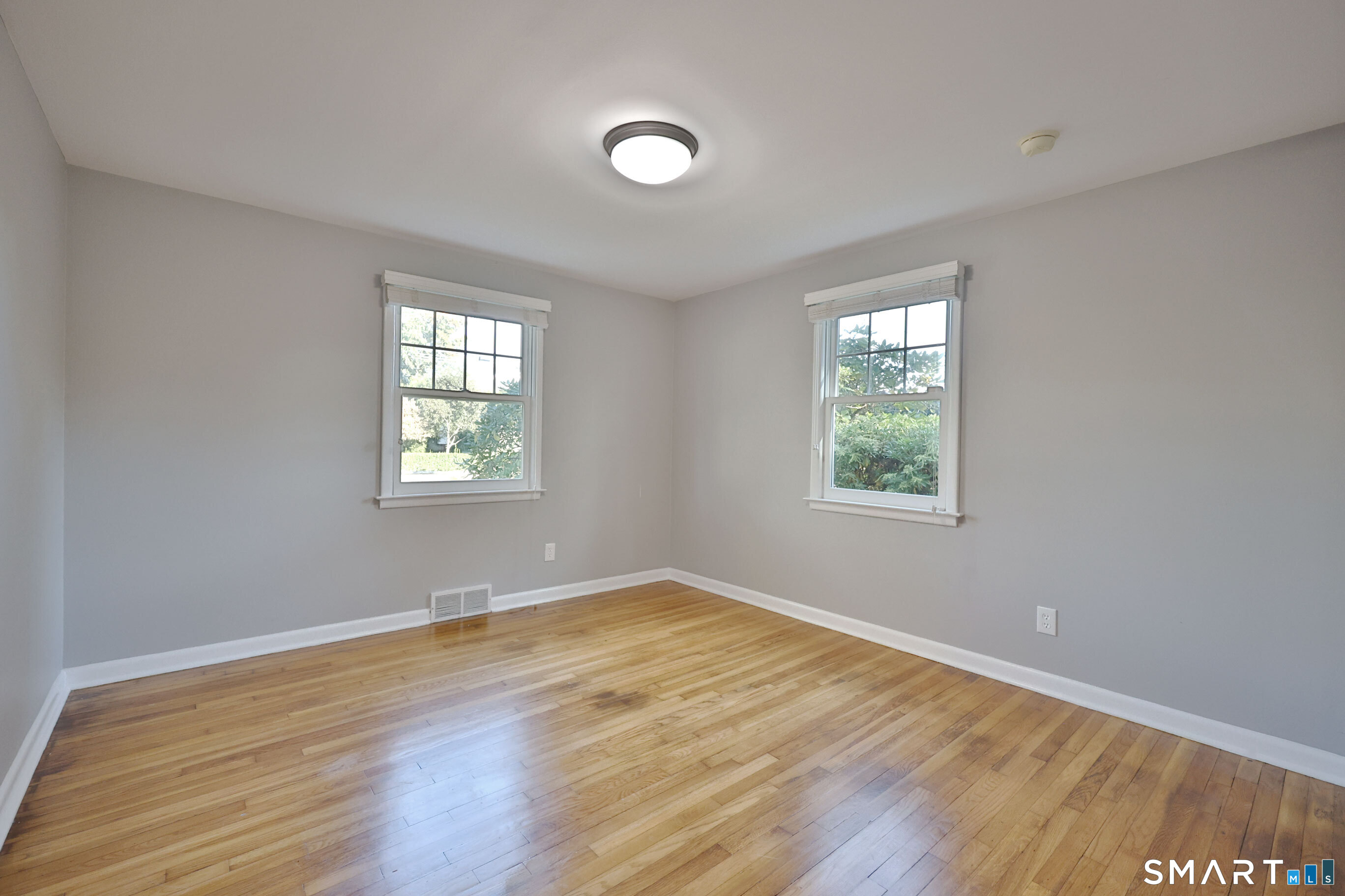 14 Maple Avenue South photo 13