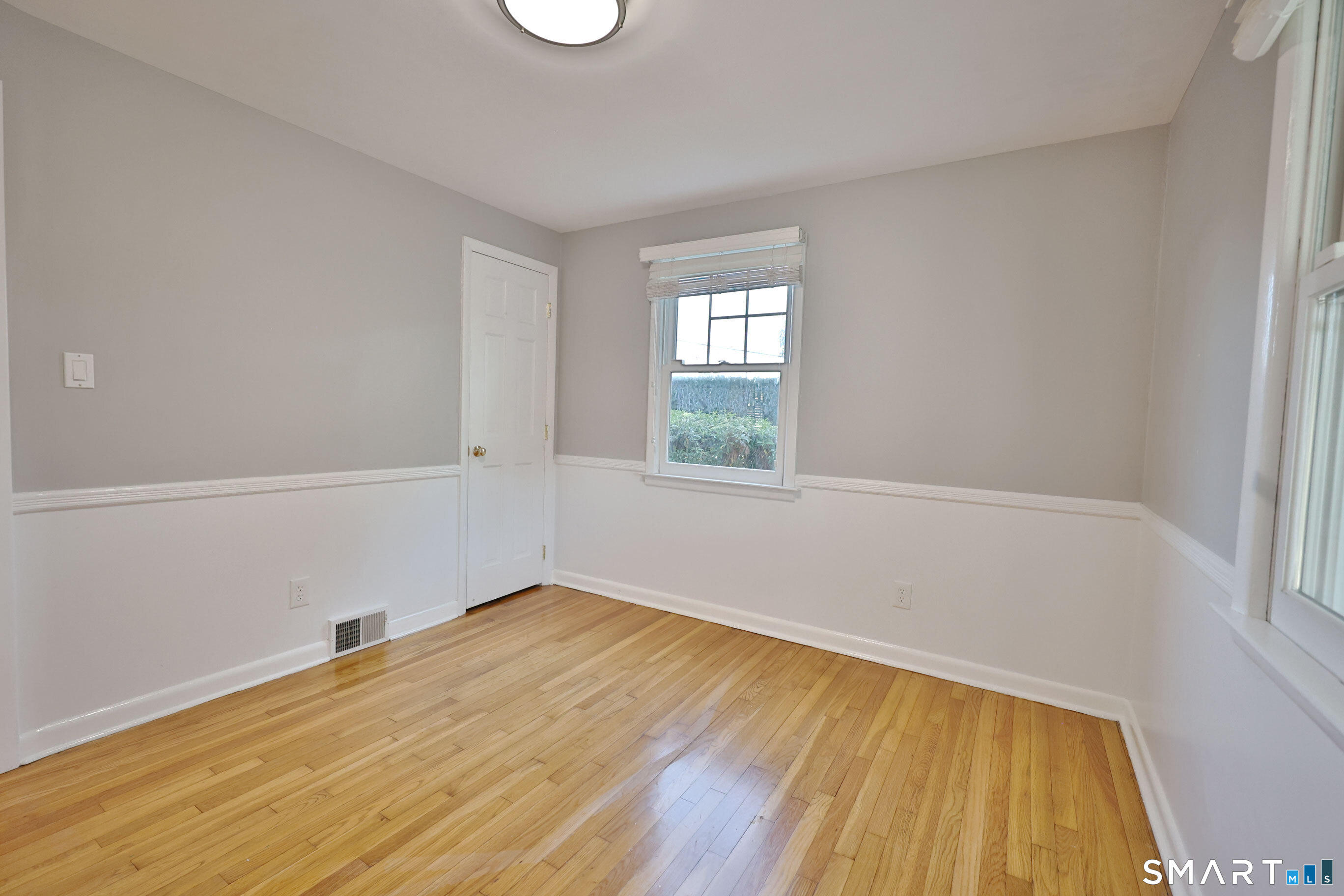14 Maple Avenue South photo 12