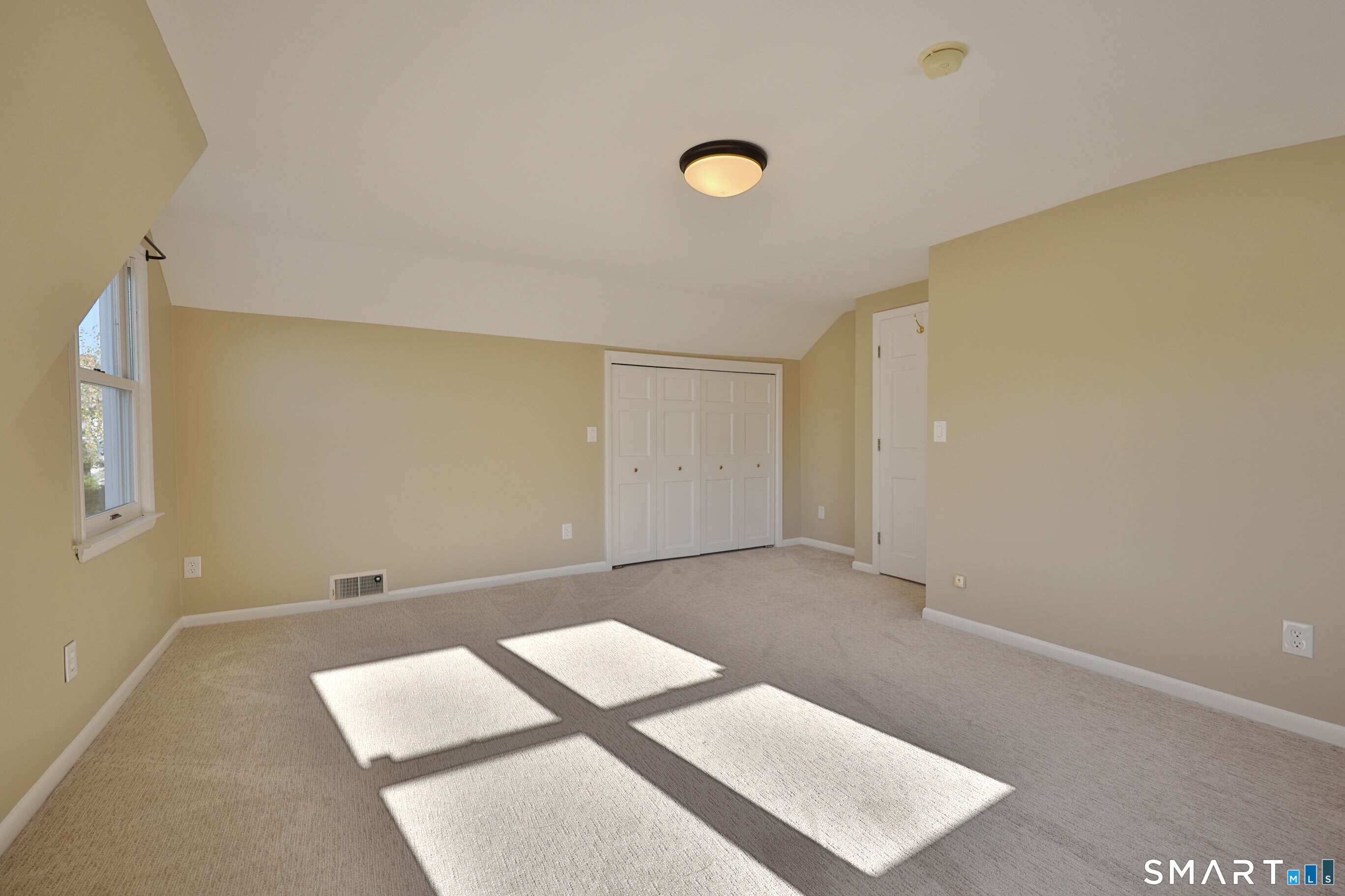 14 Maple Avenue South photo 15