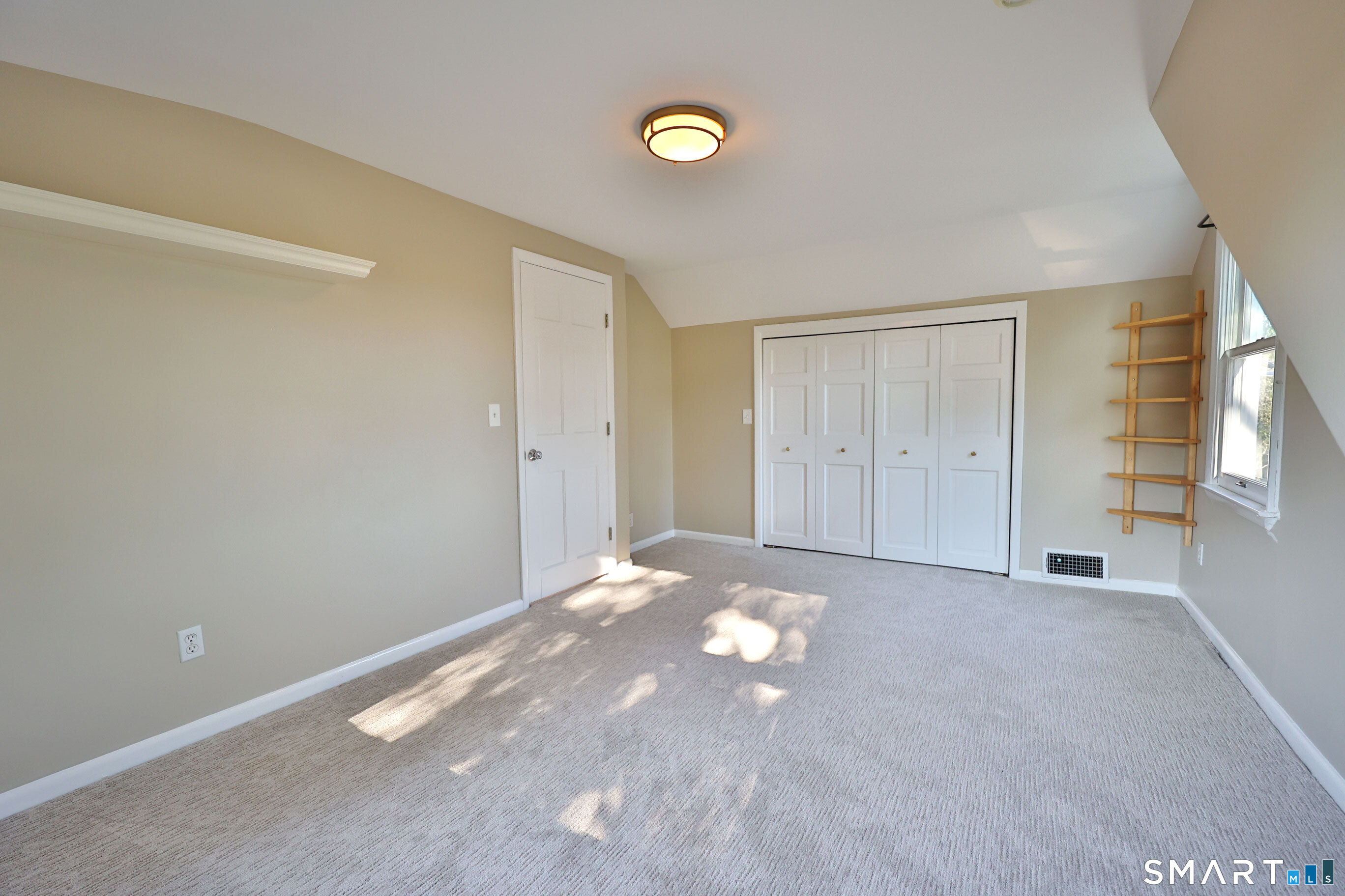 14 Maple Avenue South photo 17