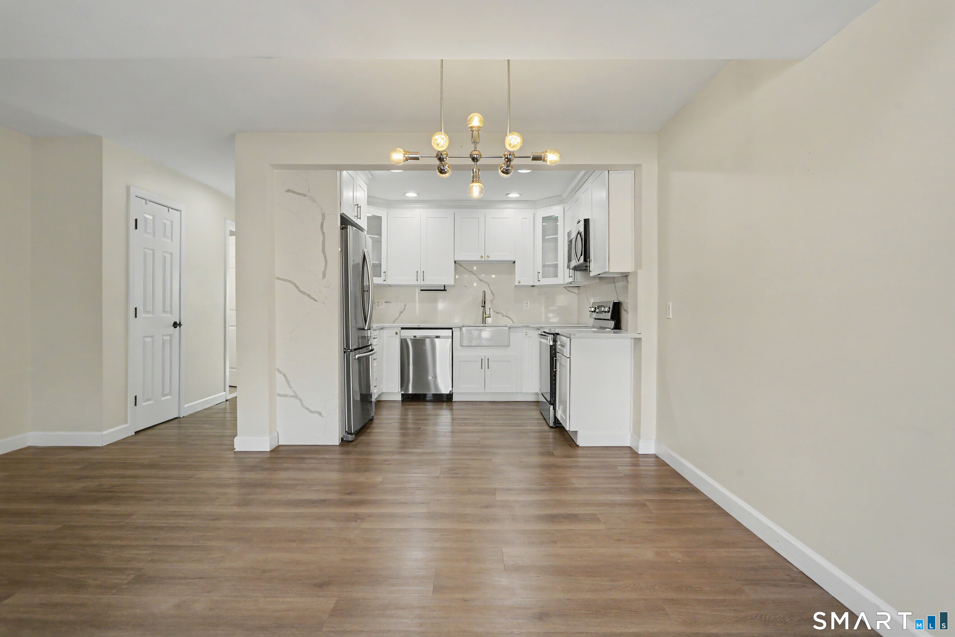 Foto 6 de Condominio en venta en 3200 Madison Avenue #23, Bridgeport, CT — $389,900