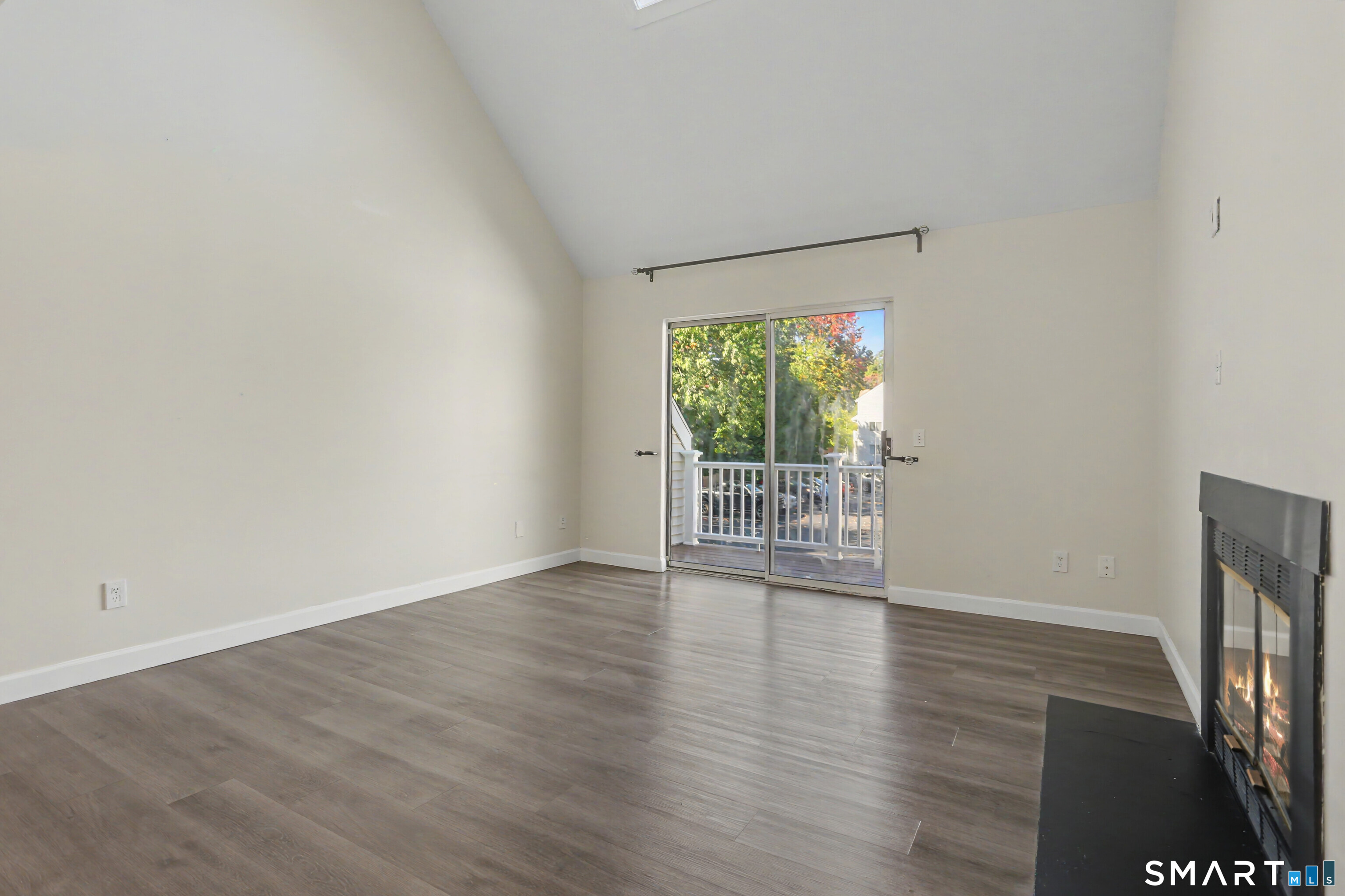 Foto 8 de Condominio en venta en 3200 Madison Avenue #23, Bridgeport, CT — $389,900